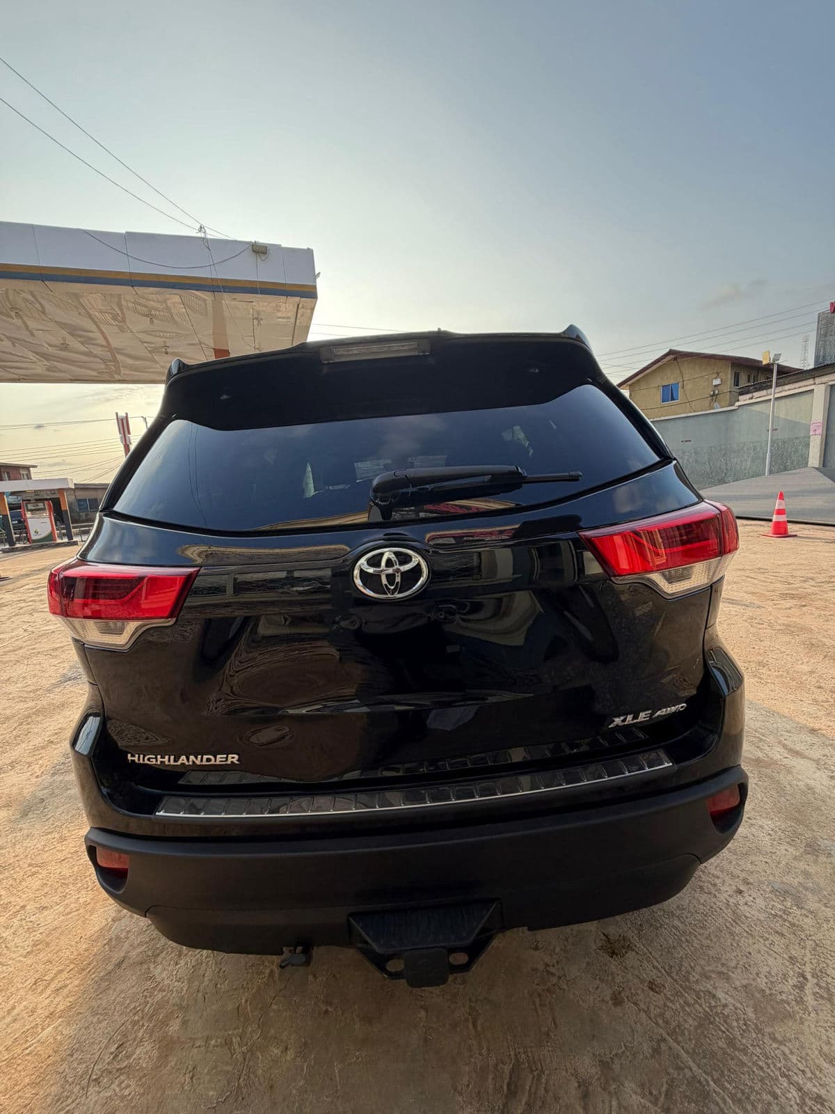 2019 Toyota Highlander SUV — photo 4 of 10