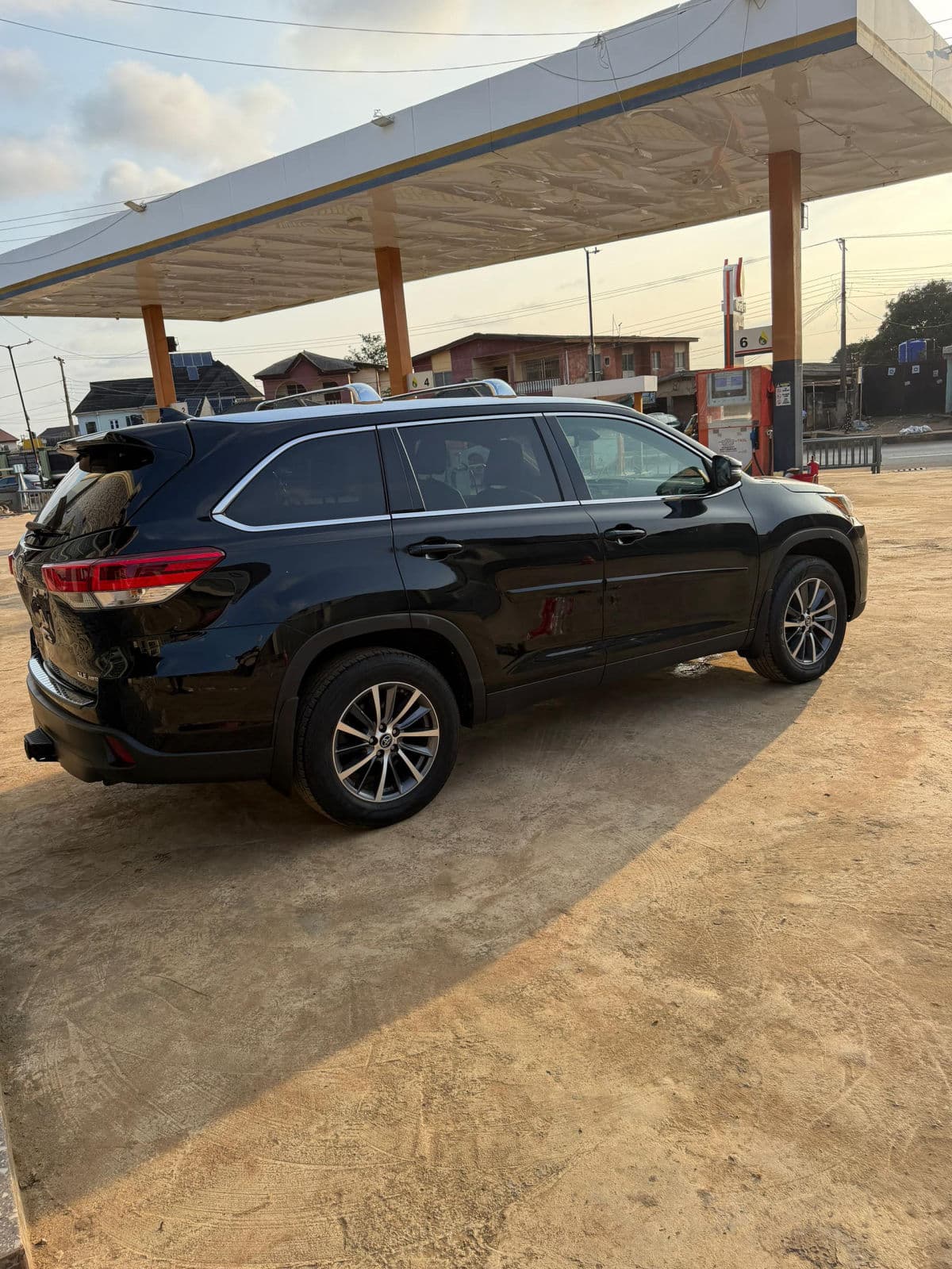 2019 Toyota Highlander SUV — photo 5 of 10