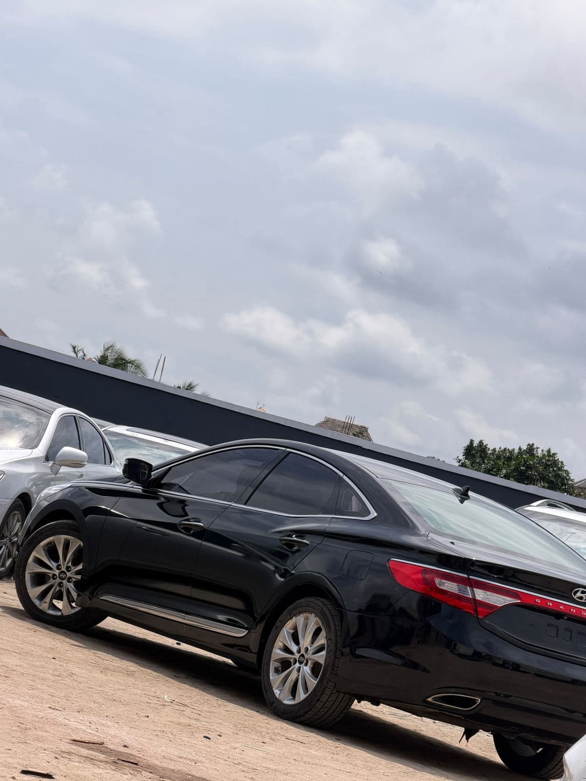 2012 Hyundai Azera Sedan — photo 2 of 10