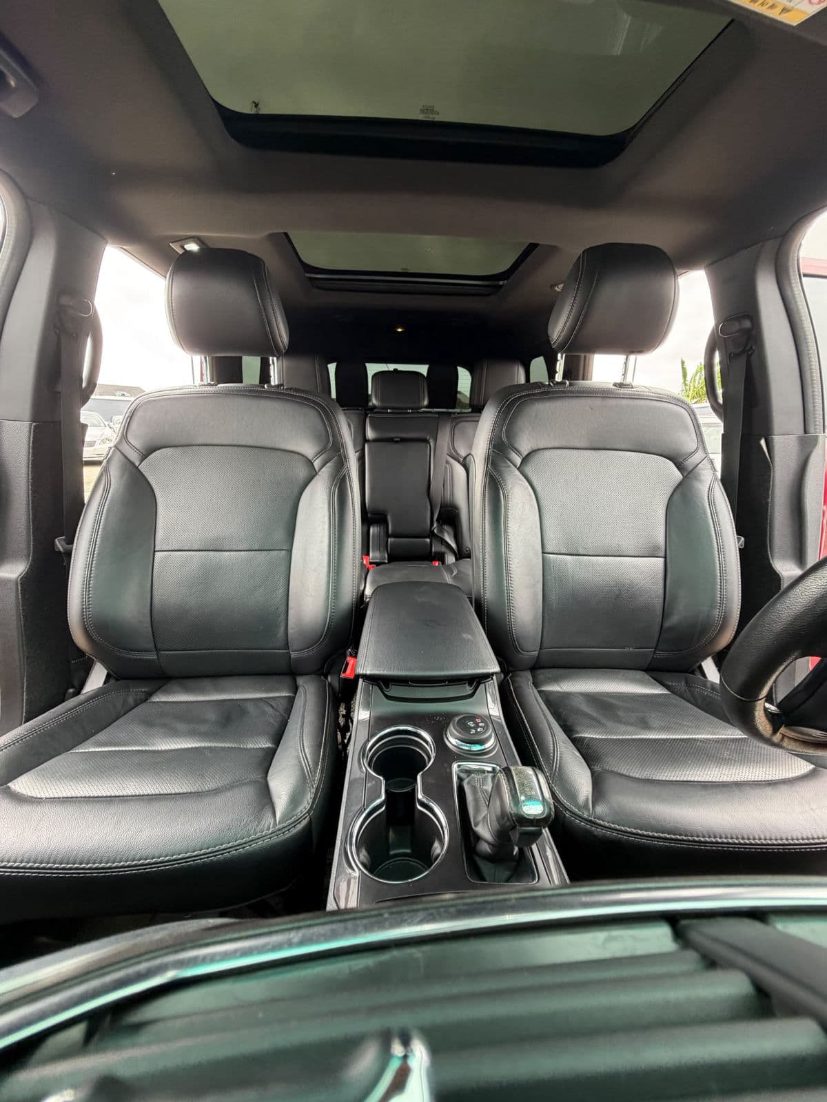 2017 Ford Explorer Sedan — photo 2 of 10