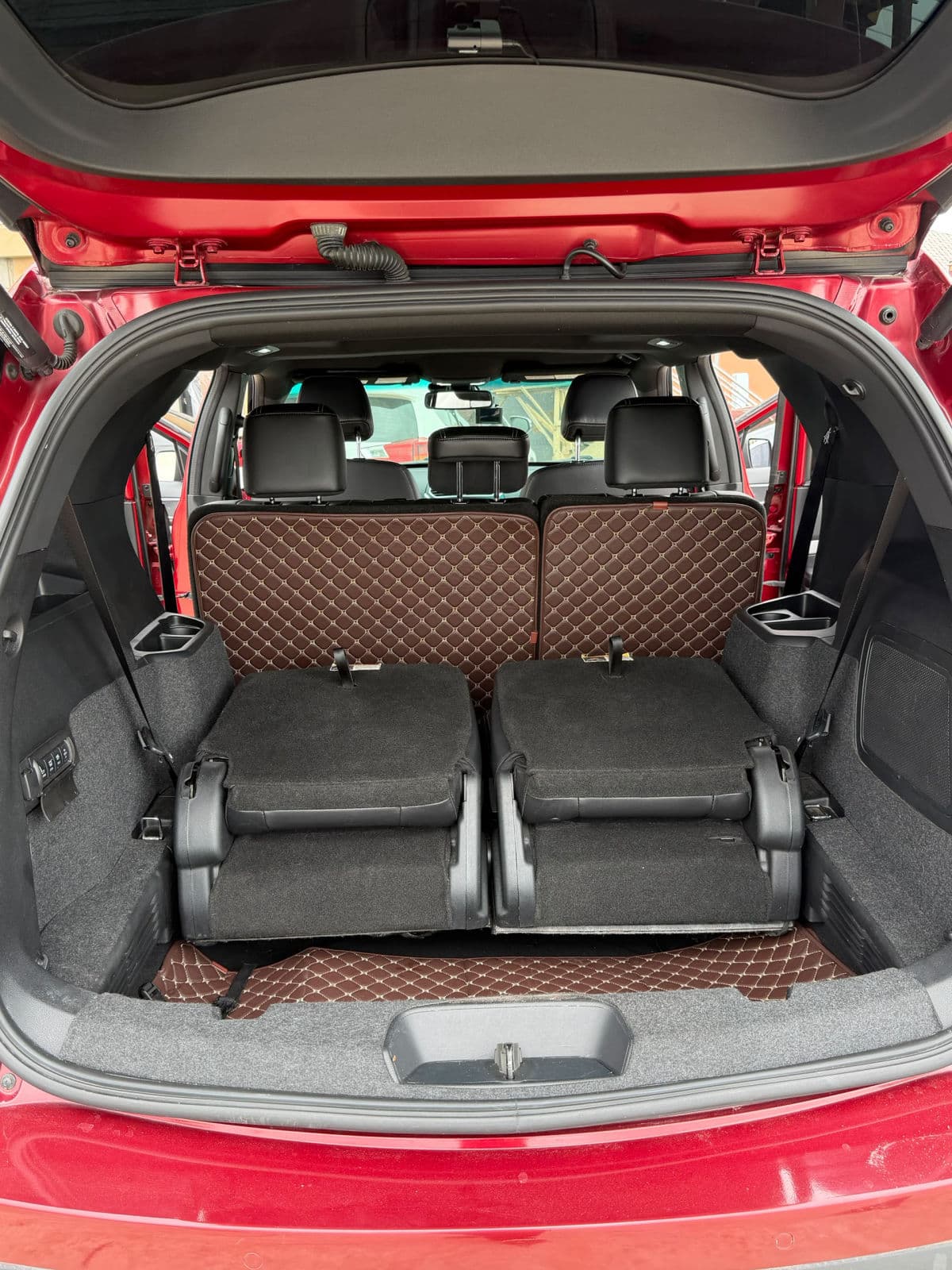 2017 Ford Explorer Sedan — photo 3 of 10