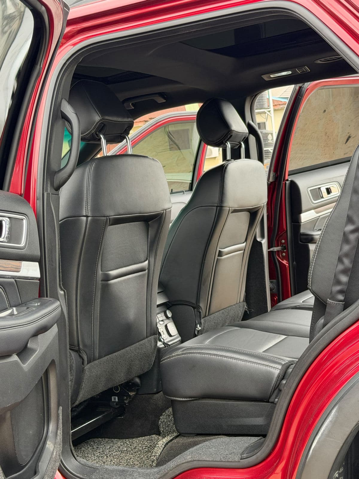 2017 Ford Explorer Sedan — photo 6 of 10