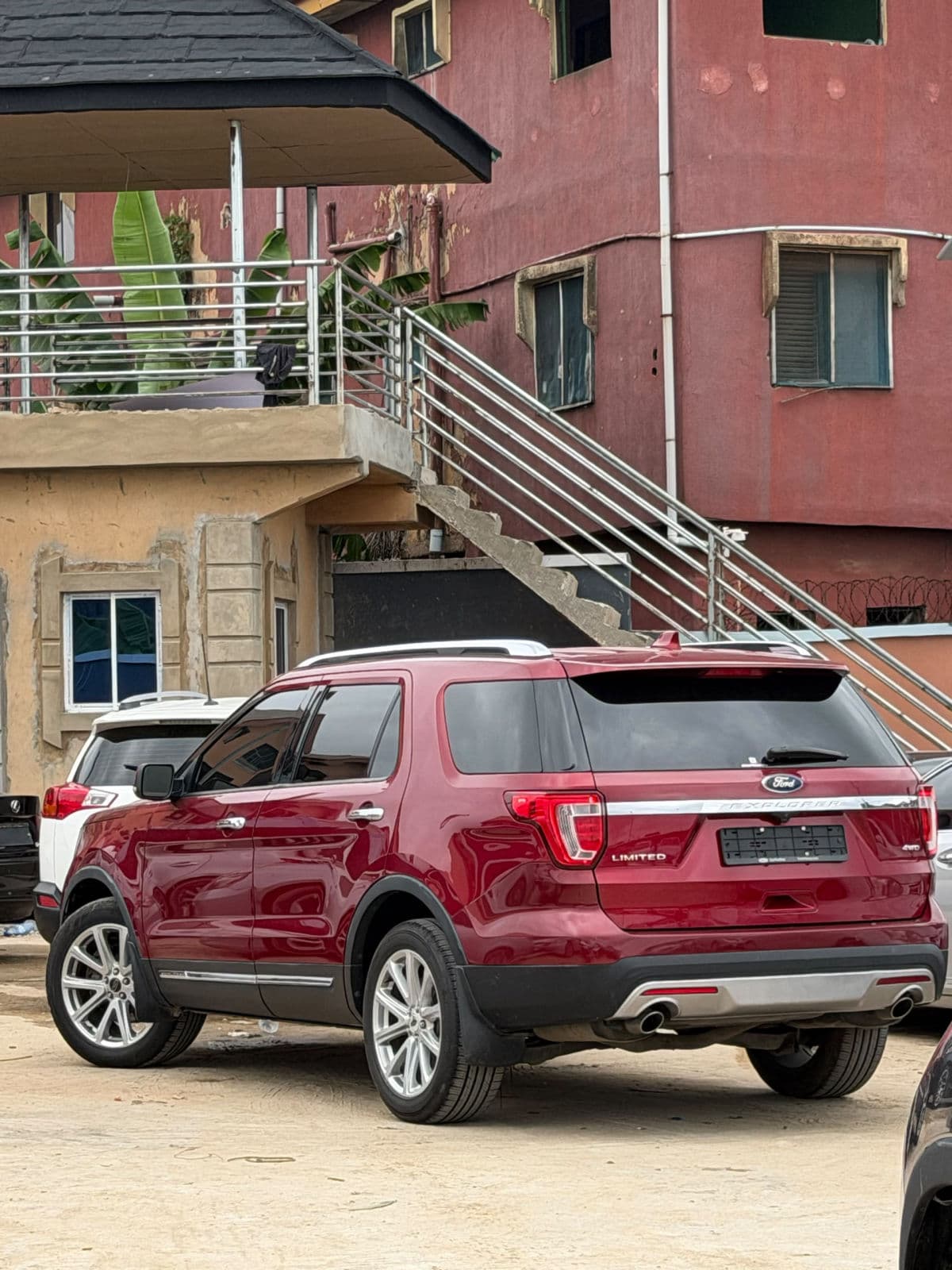 2017 Ford Explorer Sedan — photo 8 of 10