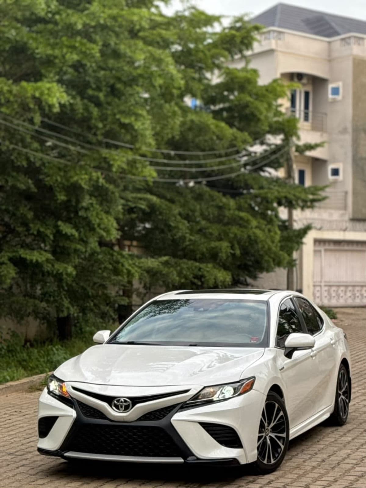 2019 Toyota Camry Sedan — photo 2 of 9