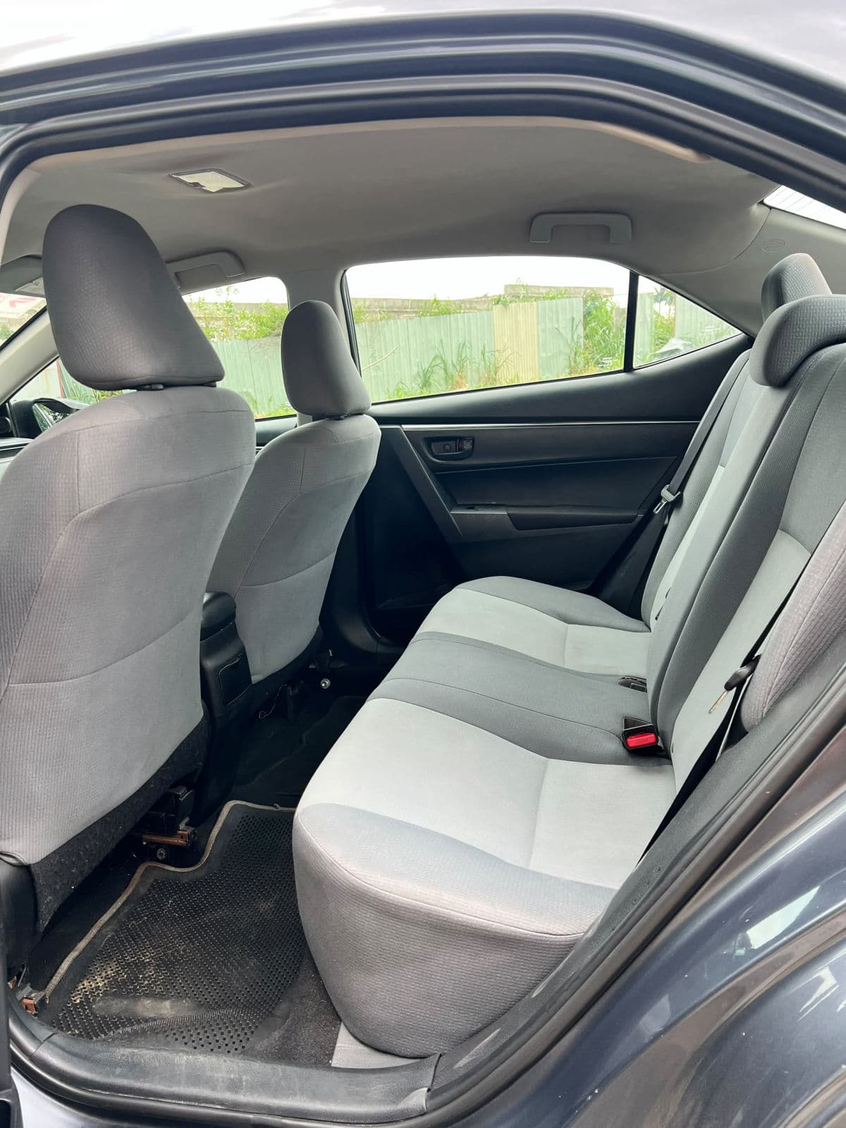 2016 Toyota Corolla Sedan — photo 3 of 8