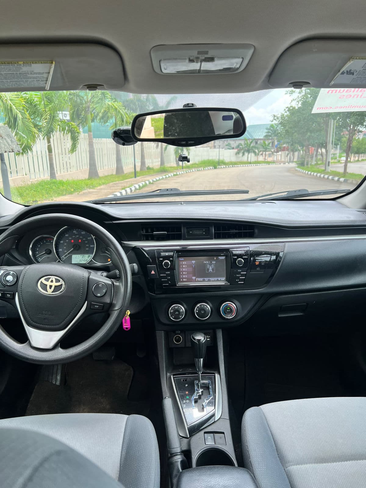 2016 Toyota Corolla Sedan — photo 5 of 8