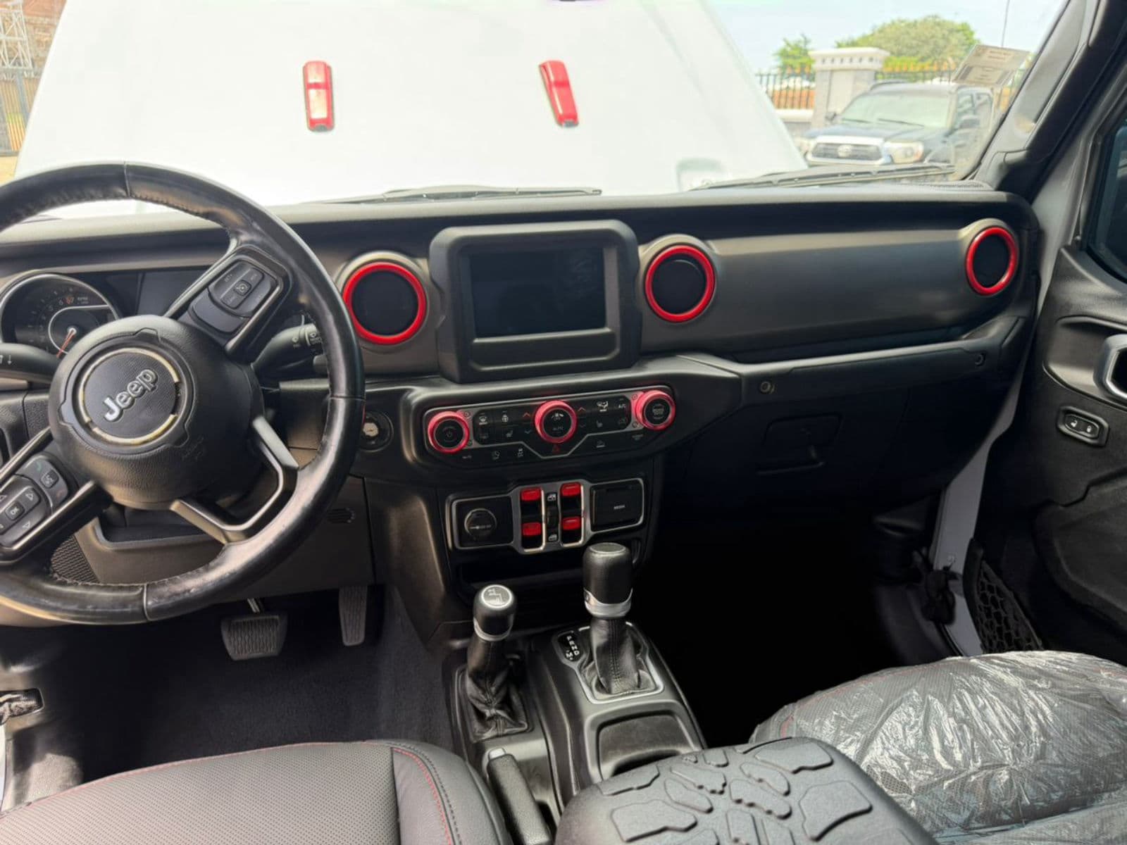 2020 Jeep wrangler Truck — photo 2 of 10