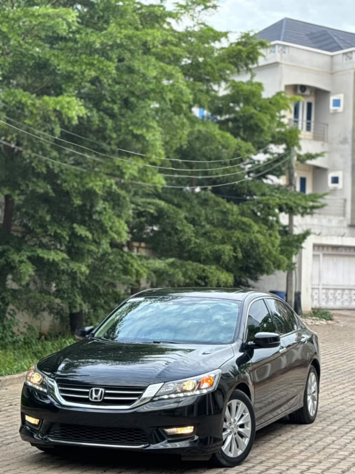2013 Honda Accord Sedan — photo 2 of 8
