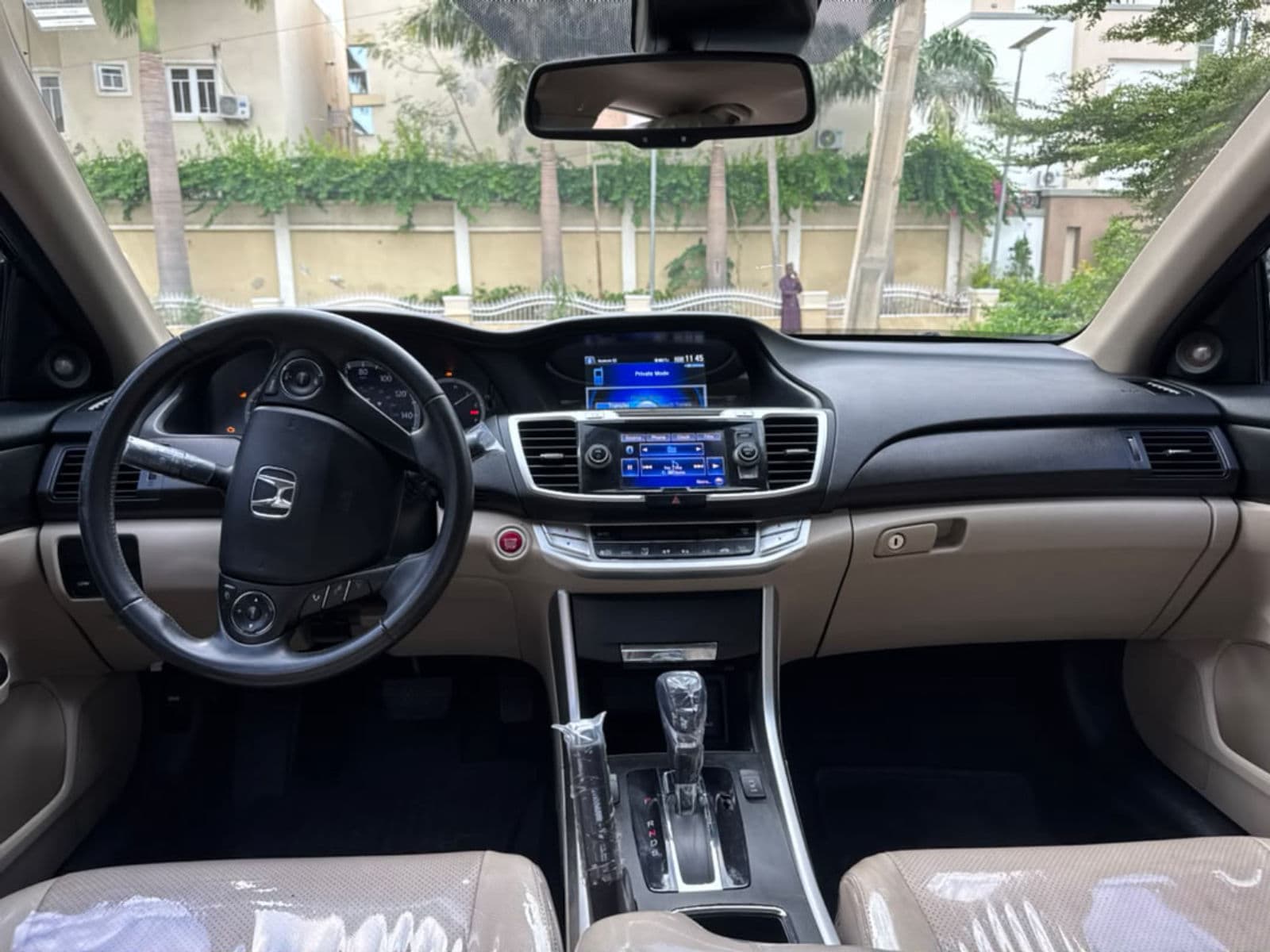 2013 Honda Accord Sedan — photo 4 of 8