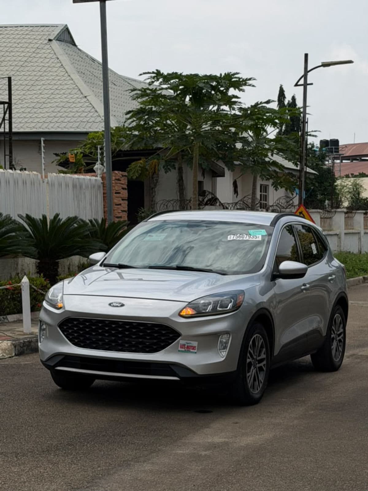 2020 Ford Escape SUV — photo 3 of 9
