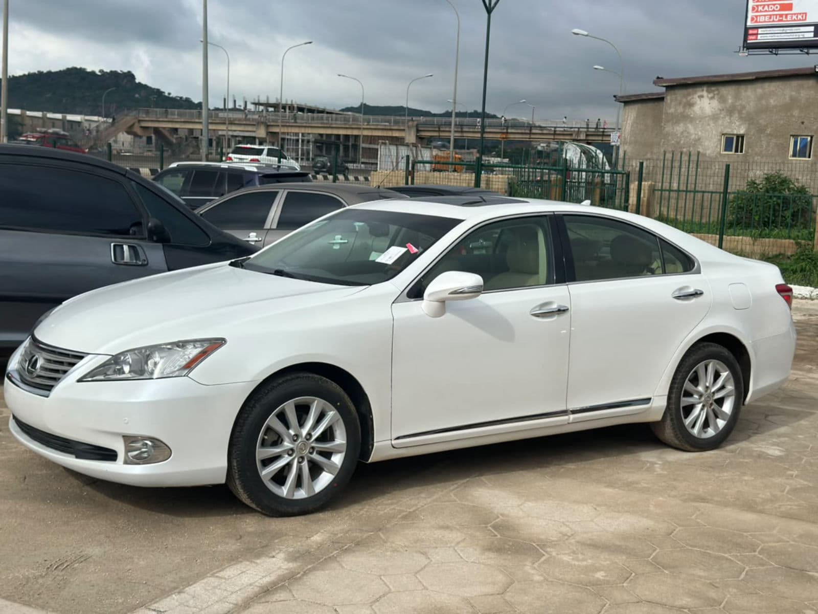 2013 Lexus Es 350 Sedan — photo 8 of 10