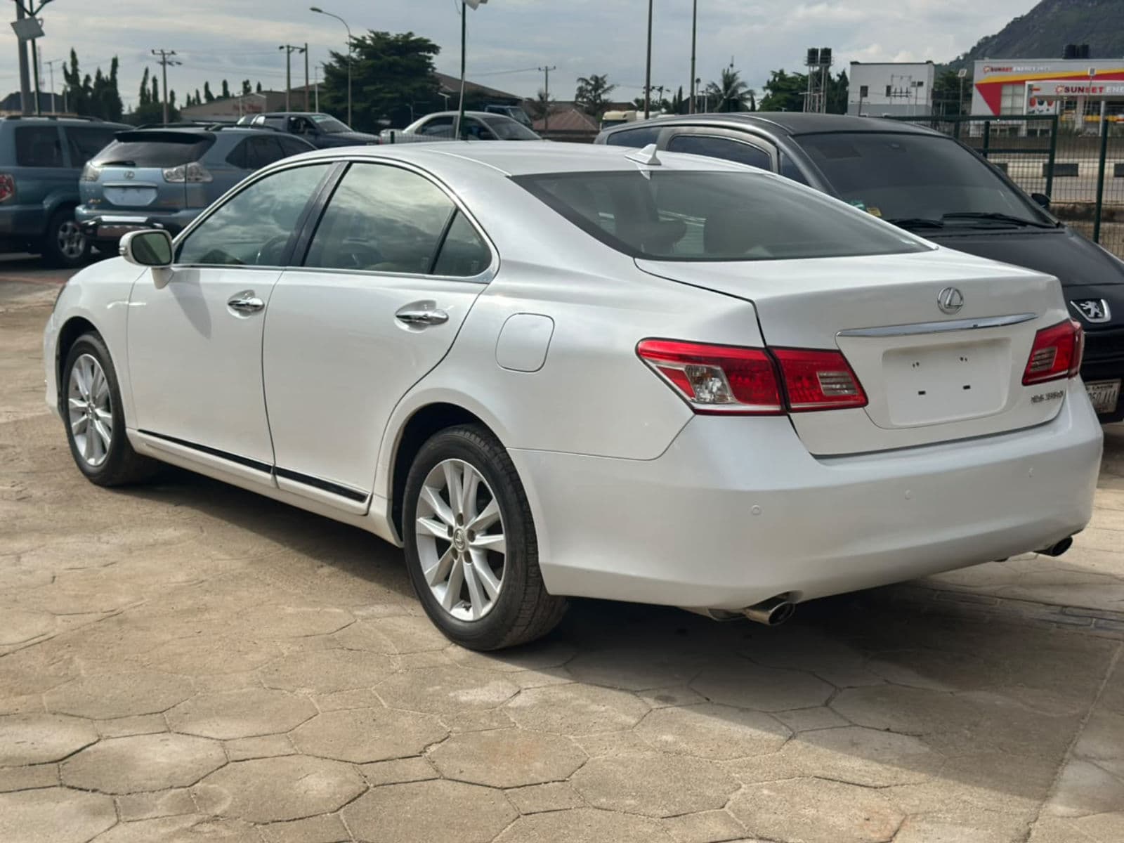 2013 Lexus Es 350 Sedan — photo 10 of 10