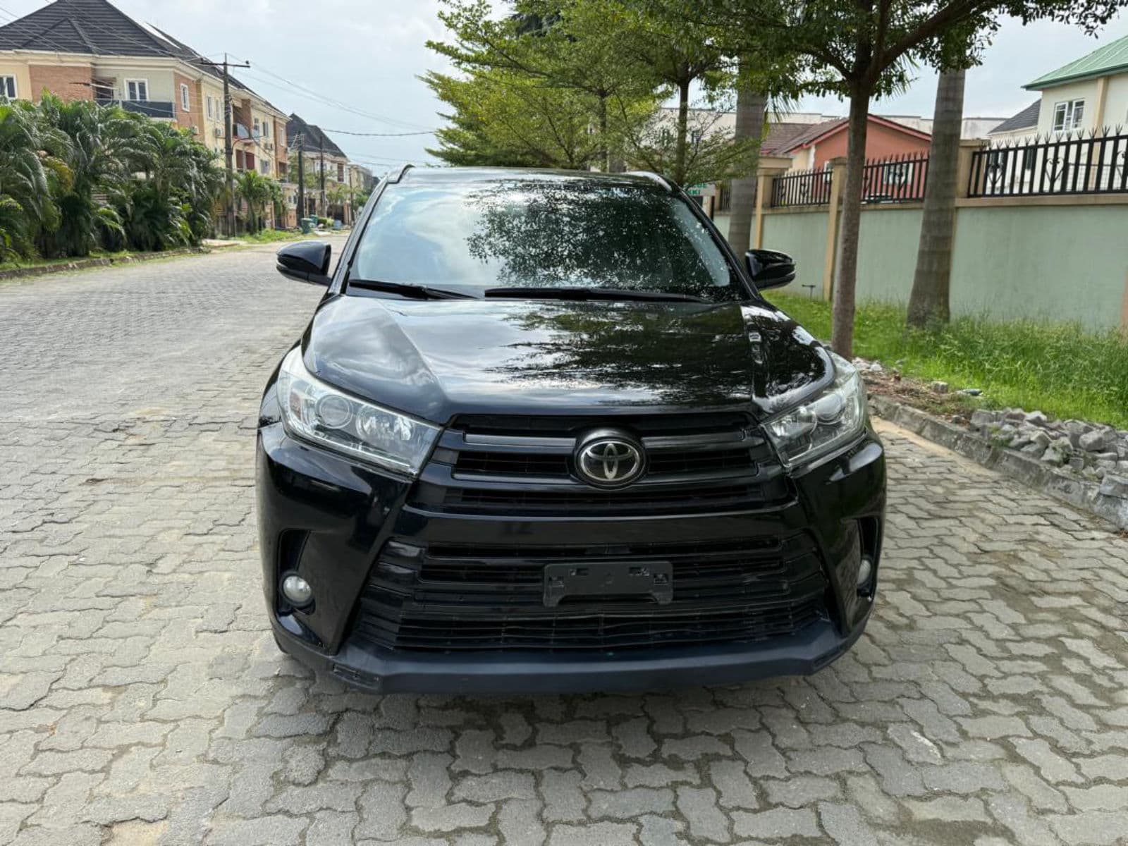 2017 Toyota Highlander SUV — photo 5 of 10
