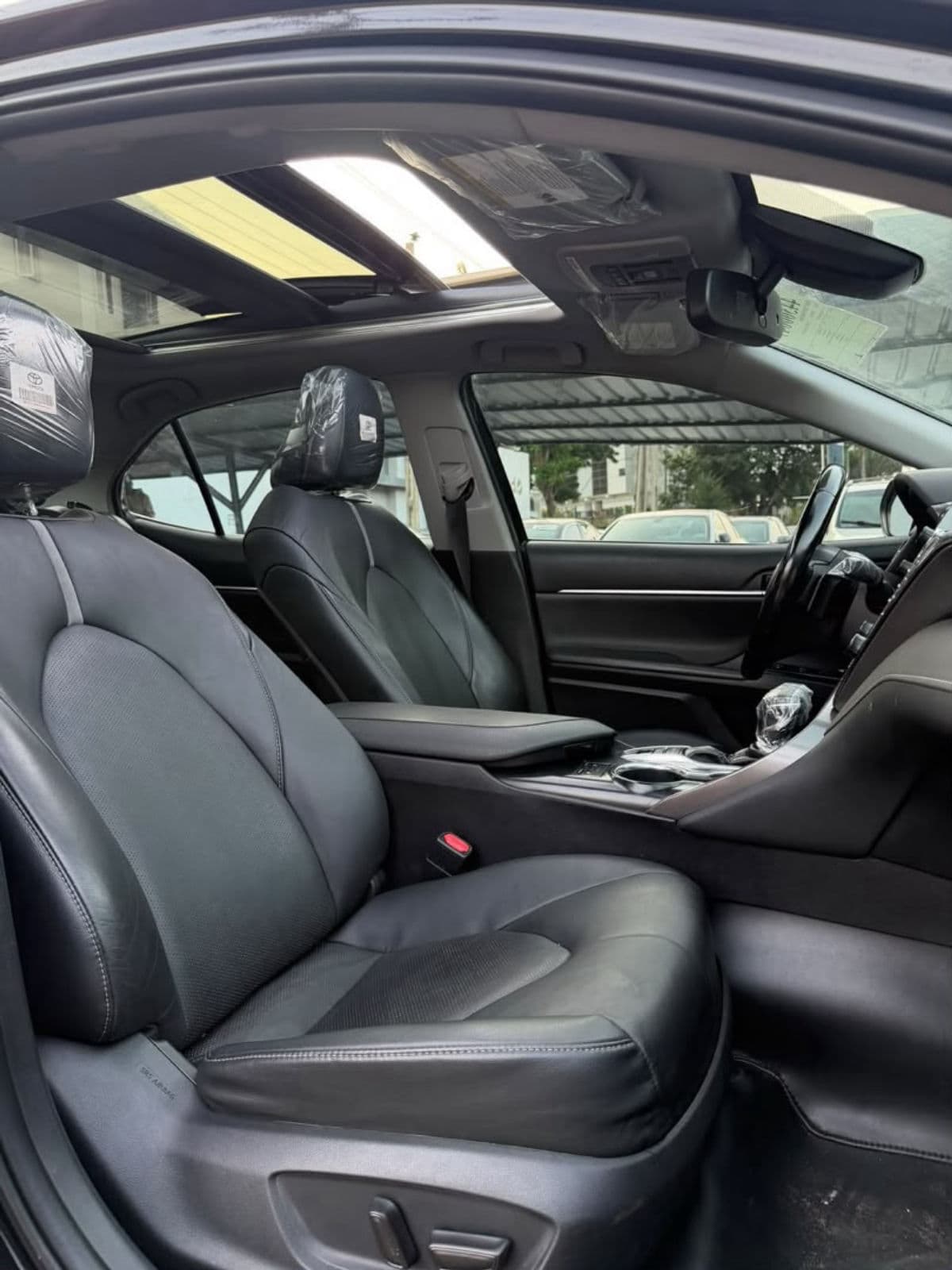 2020 Toyota Camry Sedan — photo 5 of 8