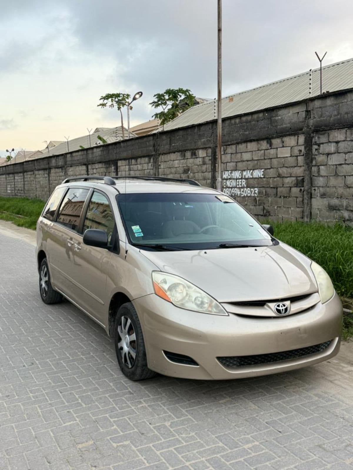 2006 Toyota Avanza Van/Minivan — photo 2 of 9