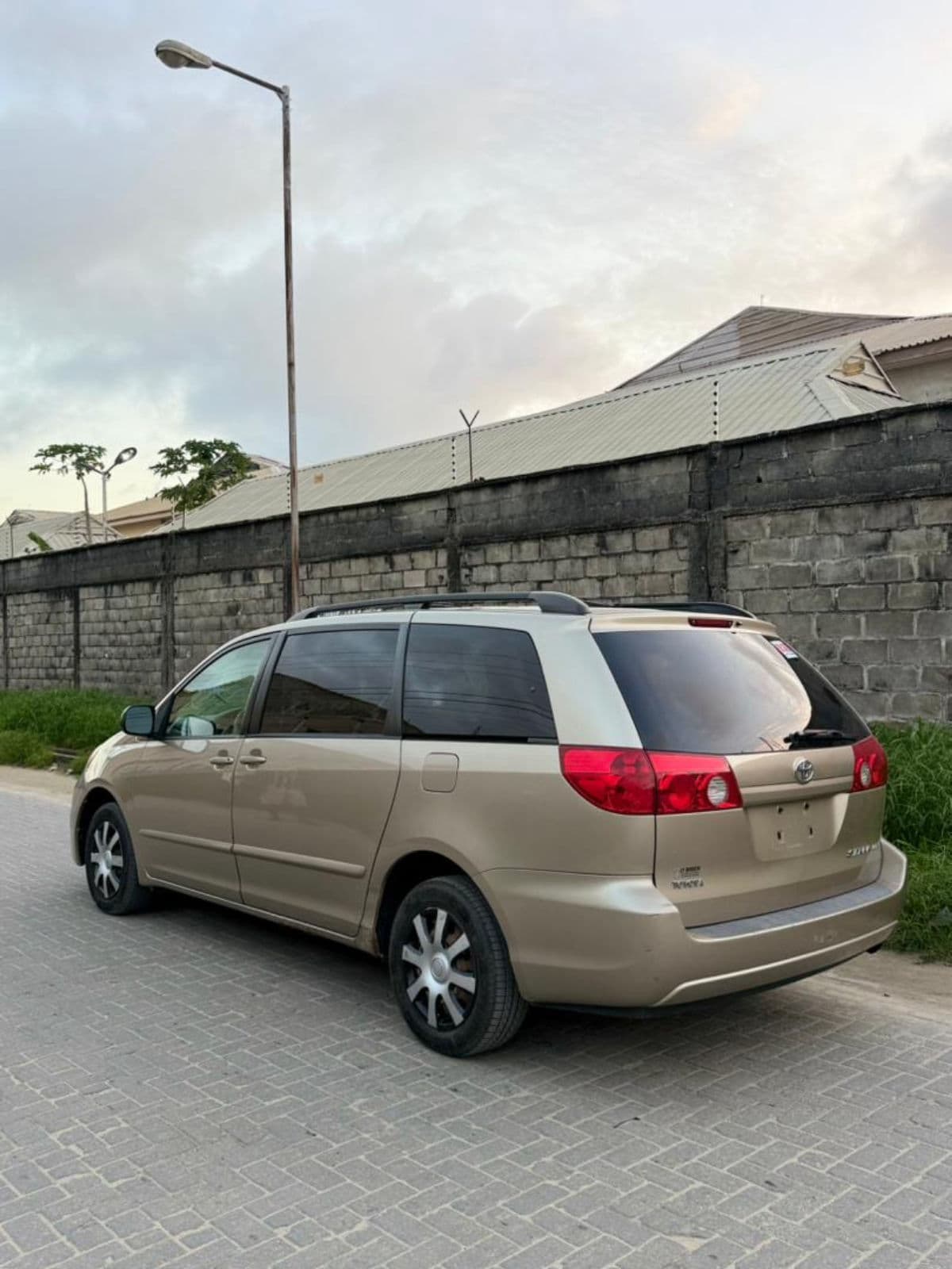 2006 Toyota Avanza Van/Minivan — photo 5 of 9