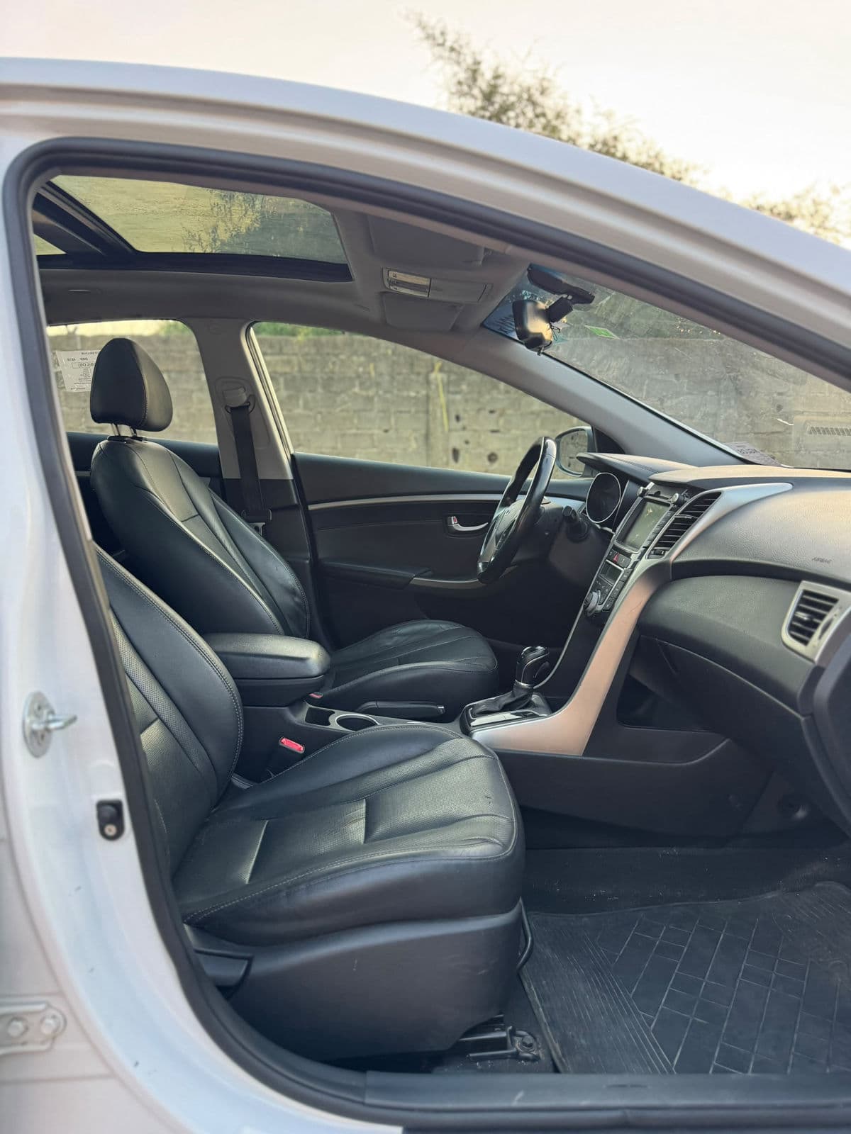 2014 Hyundai Elantra Hatchback — photo 4 of 11
