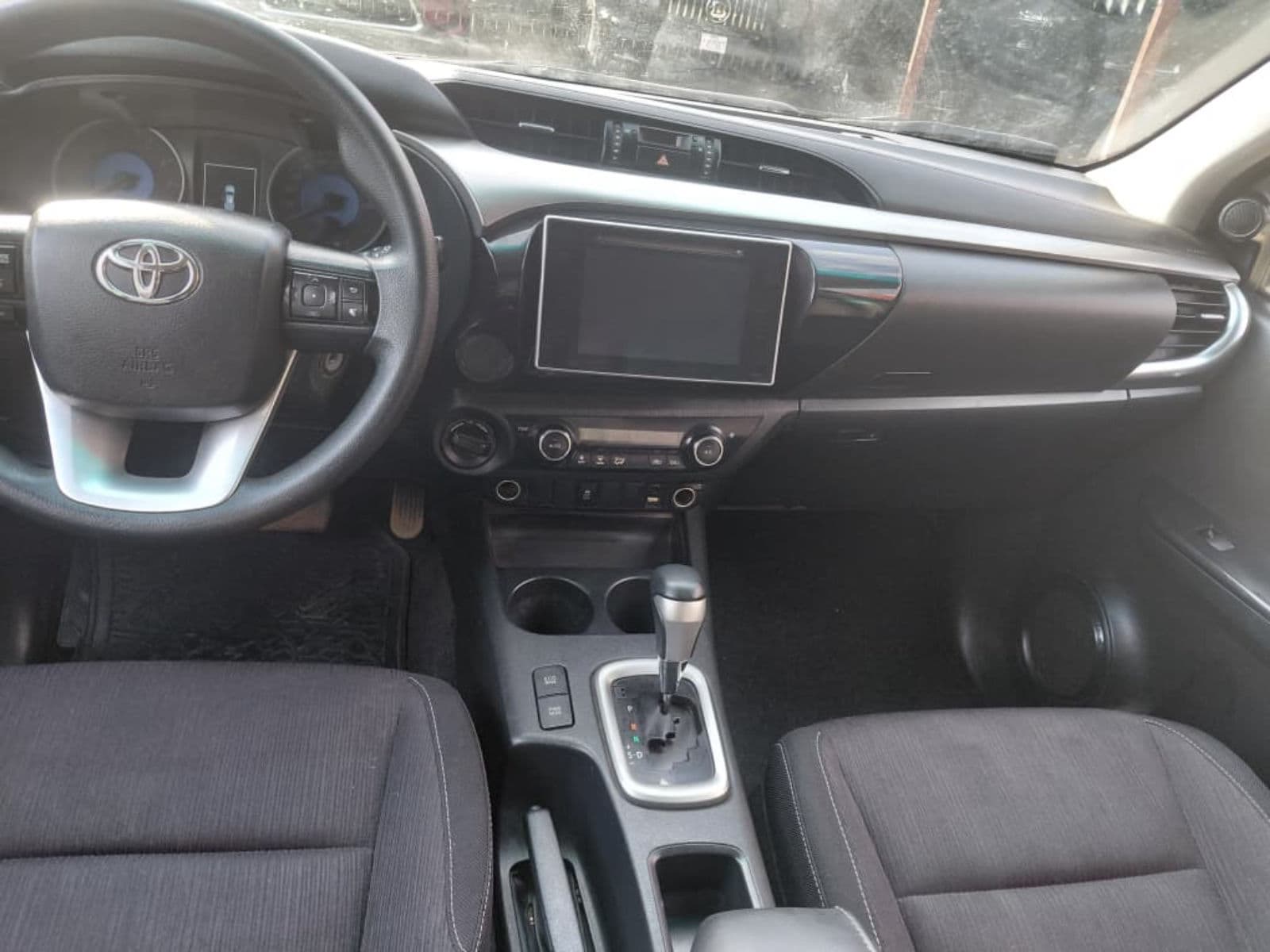 2019 Toyota HILUX Truck — photo 3 of 6