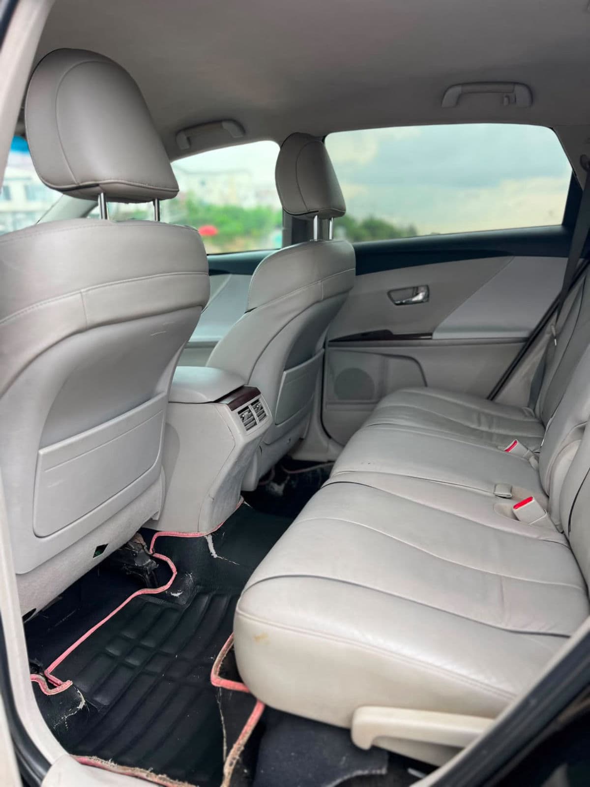 2012 Toyota Venza SUV — photo 6 of 10