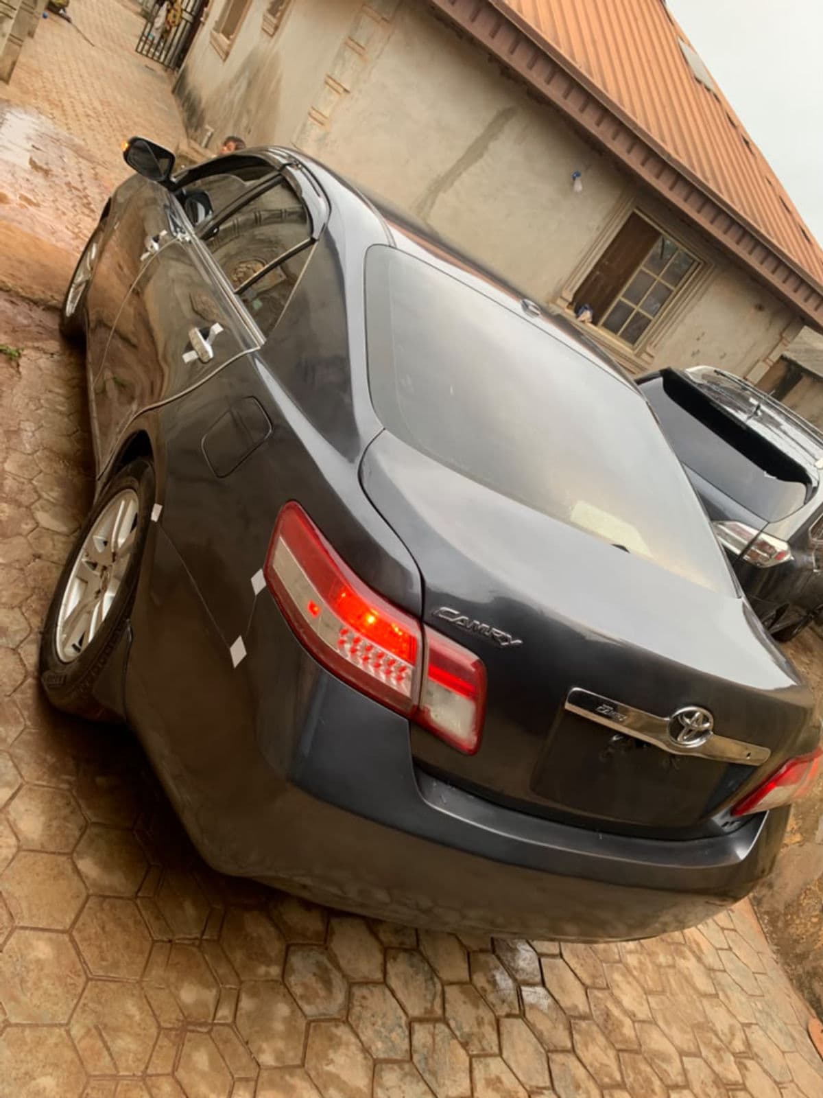 2010 Toyota Camry Sedan — photo 2 of 9