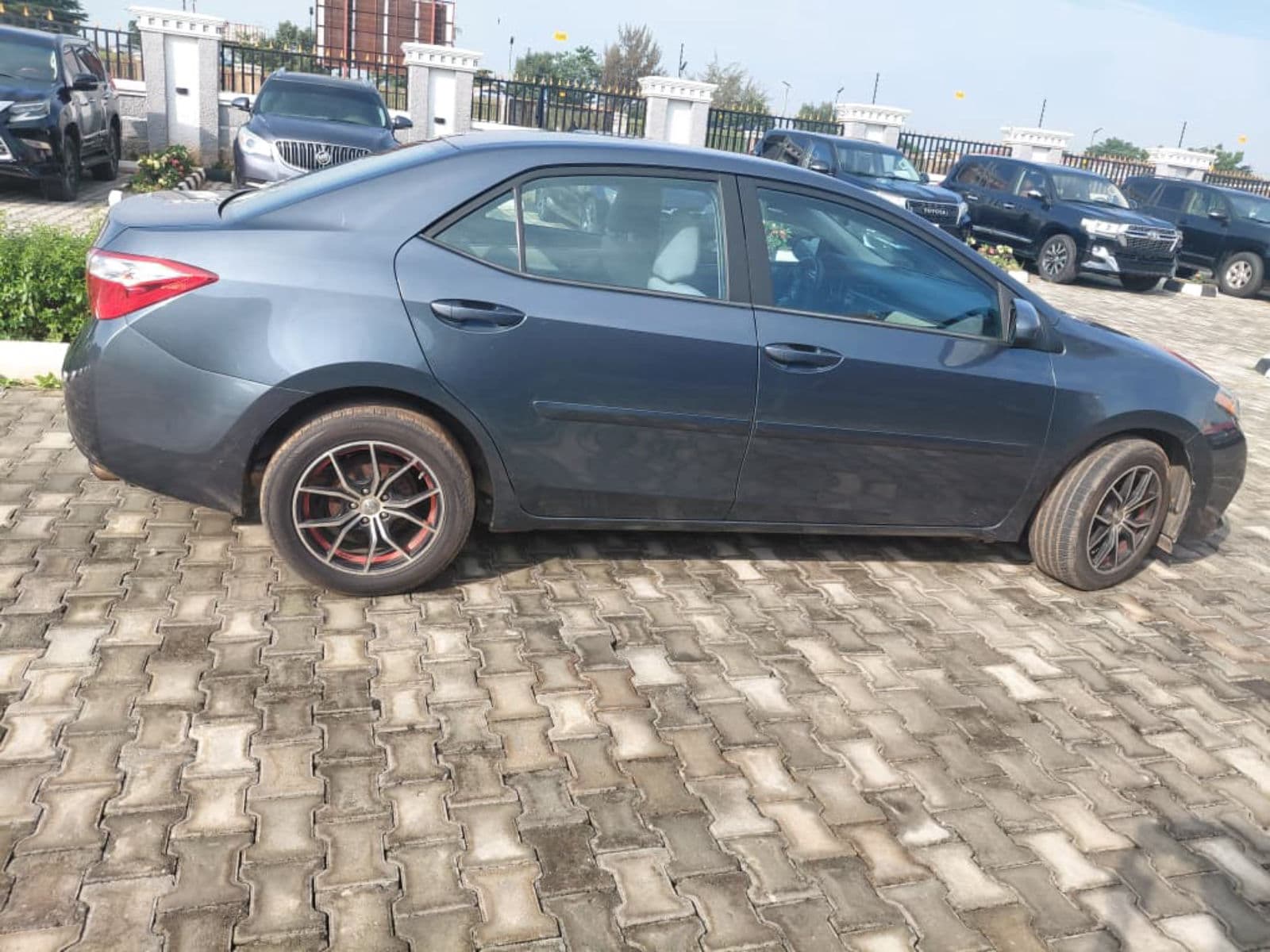 2016 Toyota Corolla Sedan — photo 4 of 7