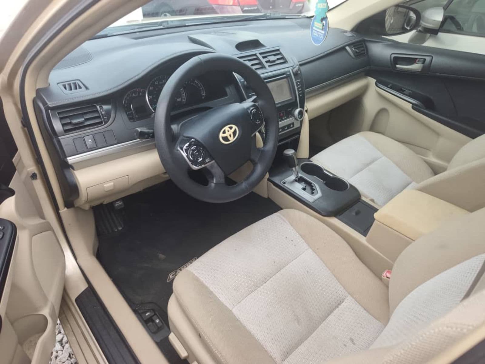 2013 Toyota Camry Sedan — photo 4 of 9