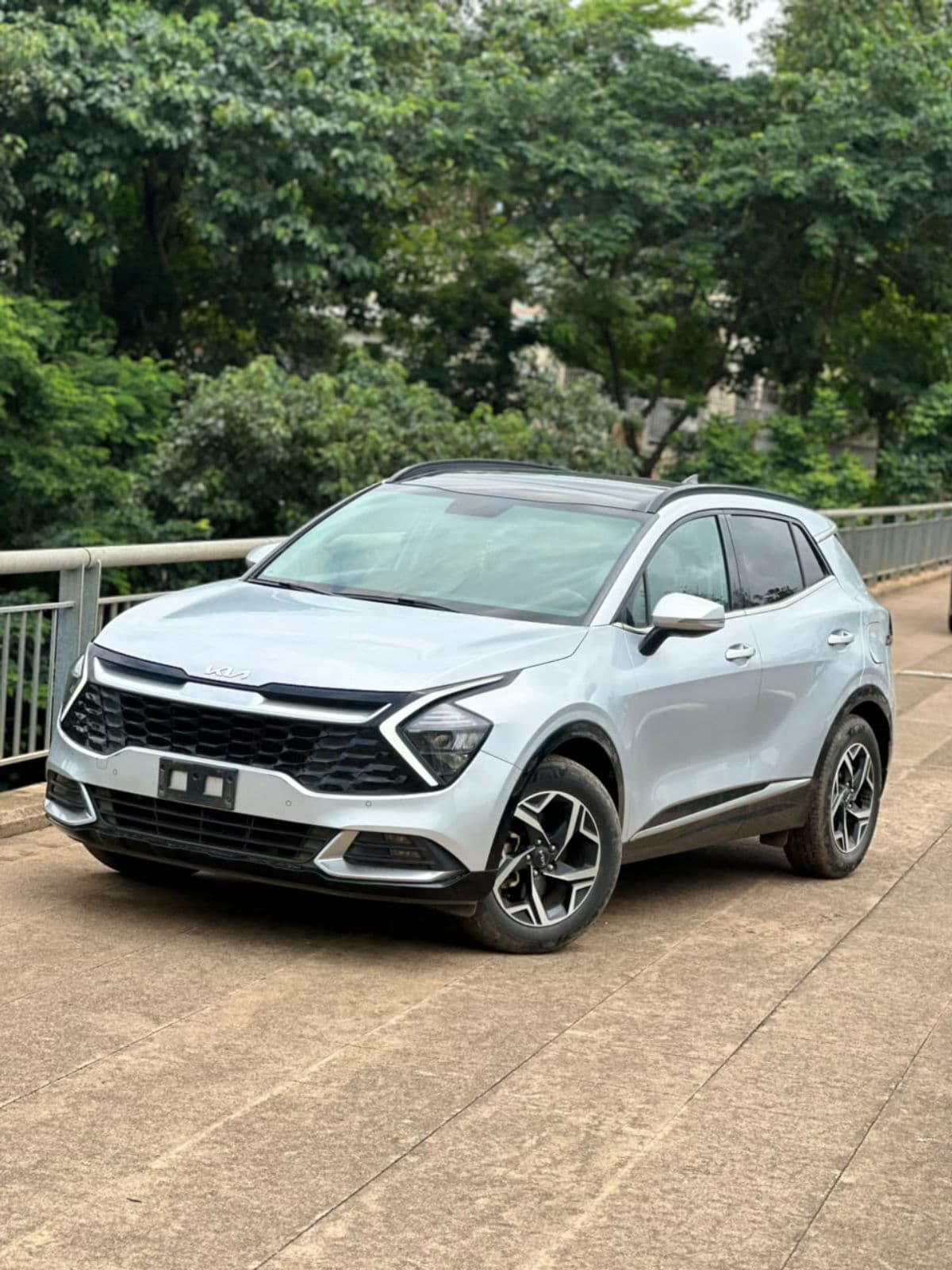2023 Kia Sportage SUV — photo 2 of 9