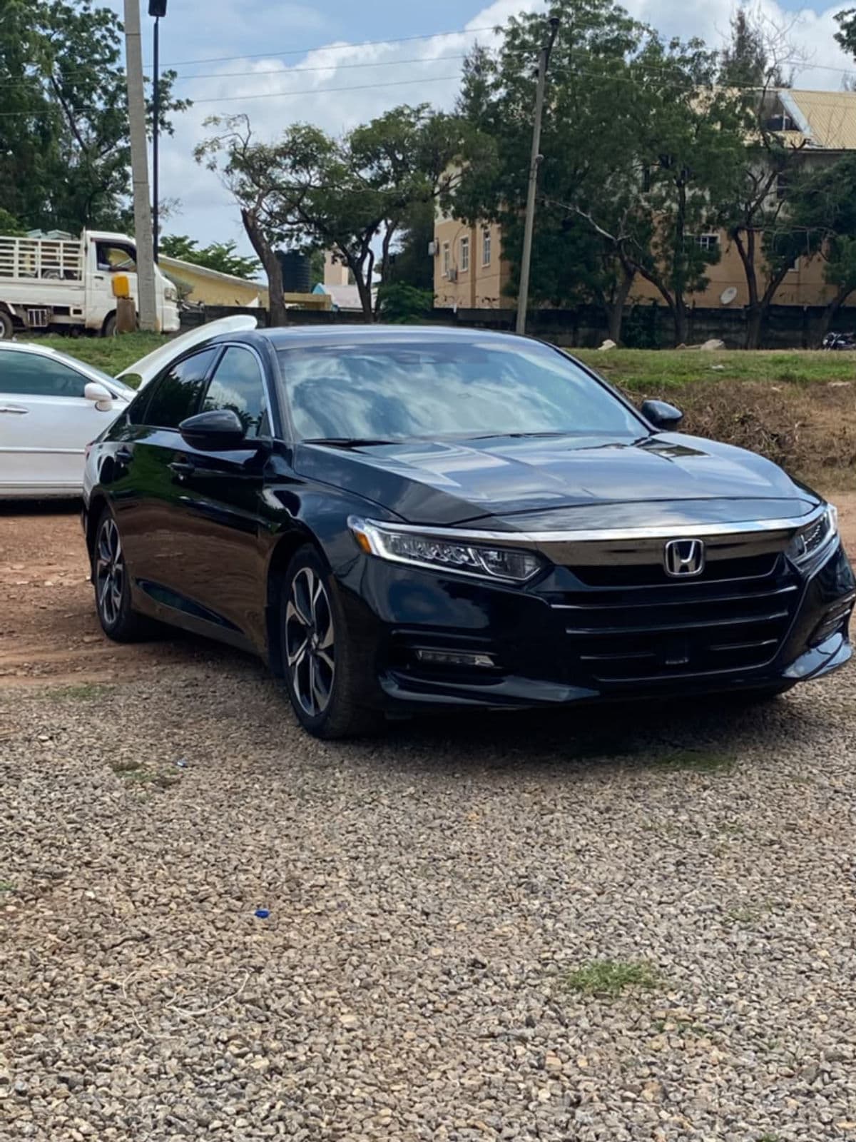 2018 Honda Accord Sedan — photo 2 of 11