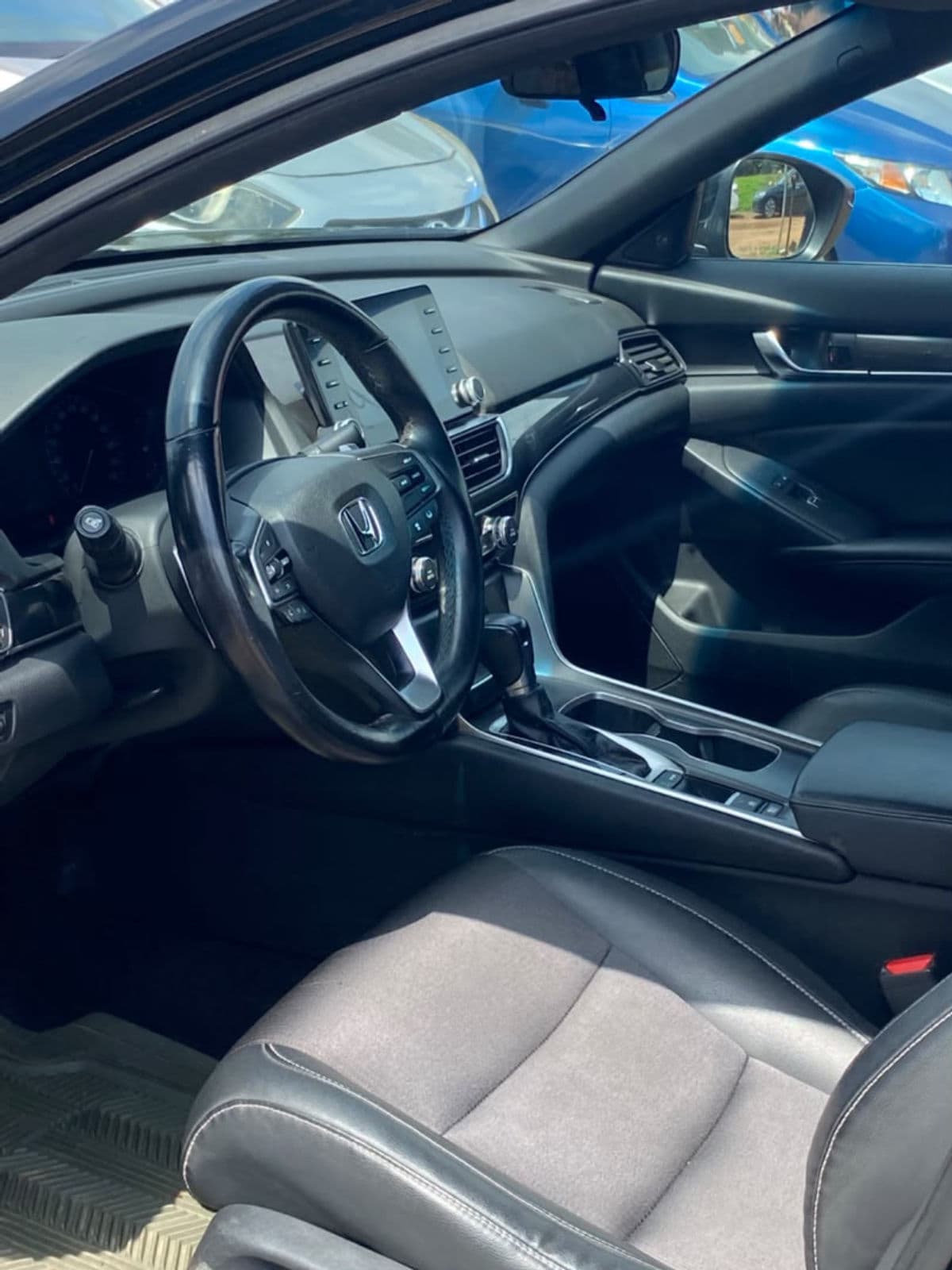 2018 Honda Accord Sedan — photo 7 of 11