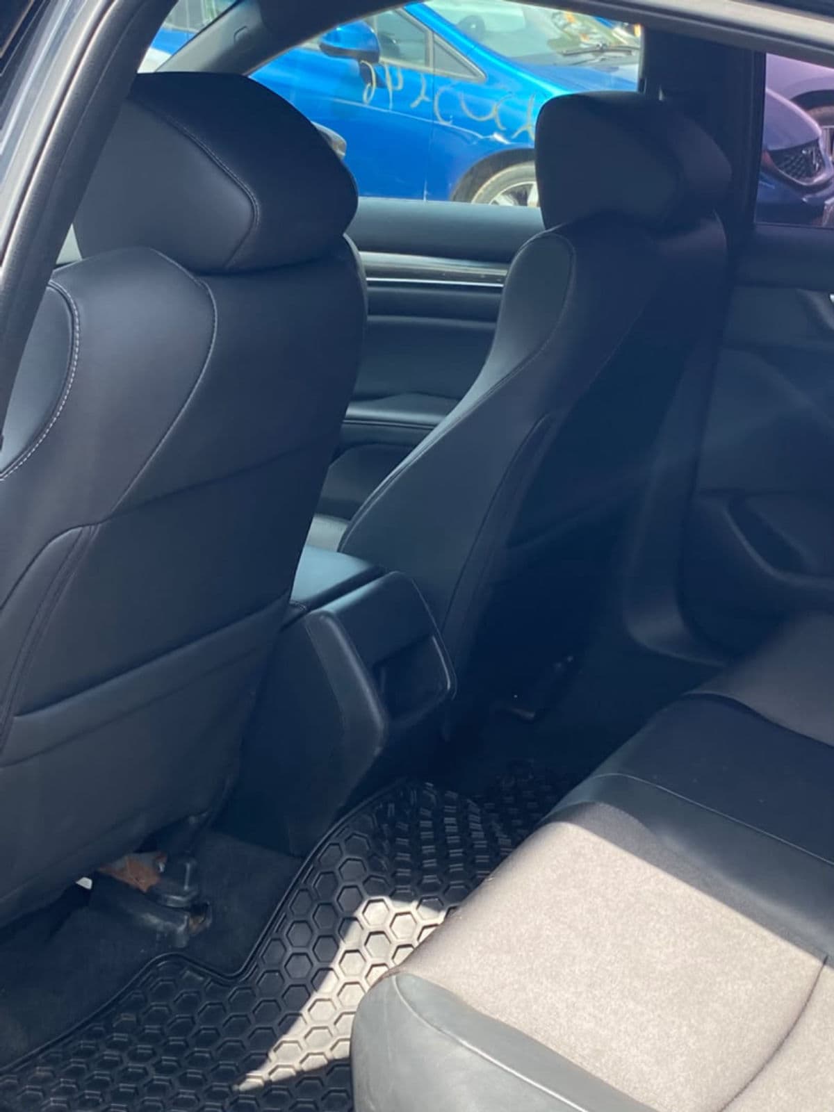 2018 Honda Accord Sedan — photo 9 of 11