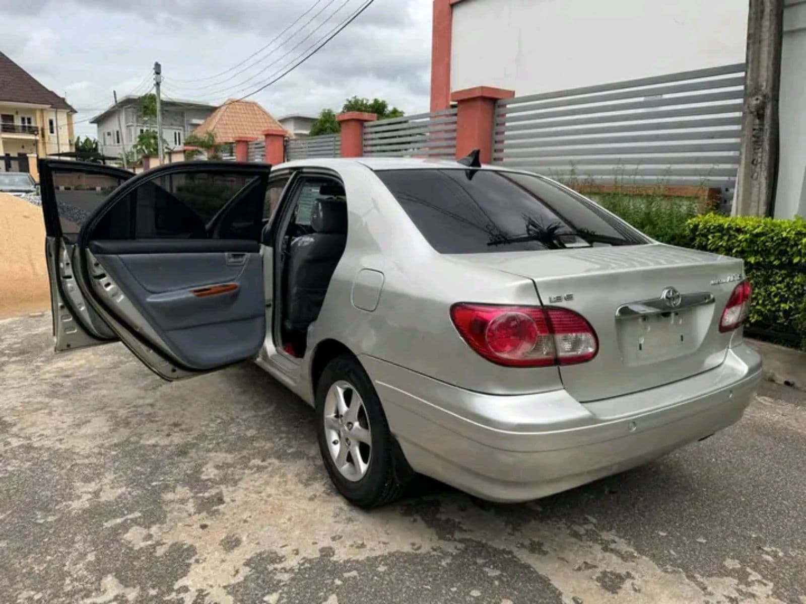 2004 Toyota Corolla Sedan — photo 6 of 11