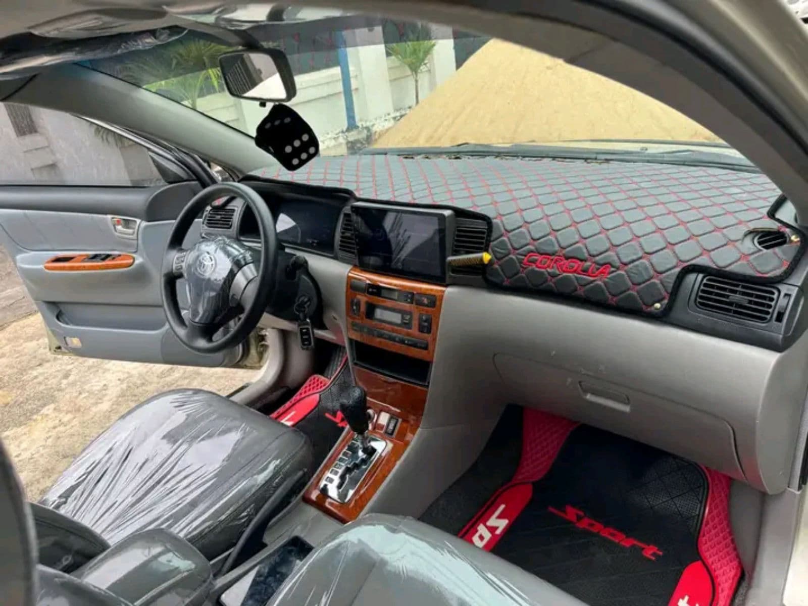 2004 Toyota Corolla Sedan — photo 9 of 11