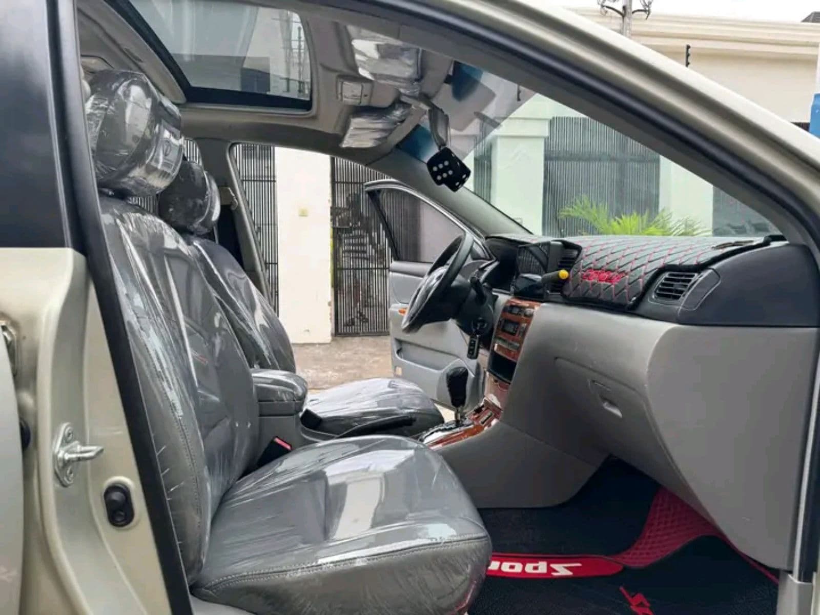 2004 Toyota Corolla Sedan — photo 10 of 11