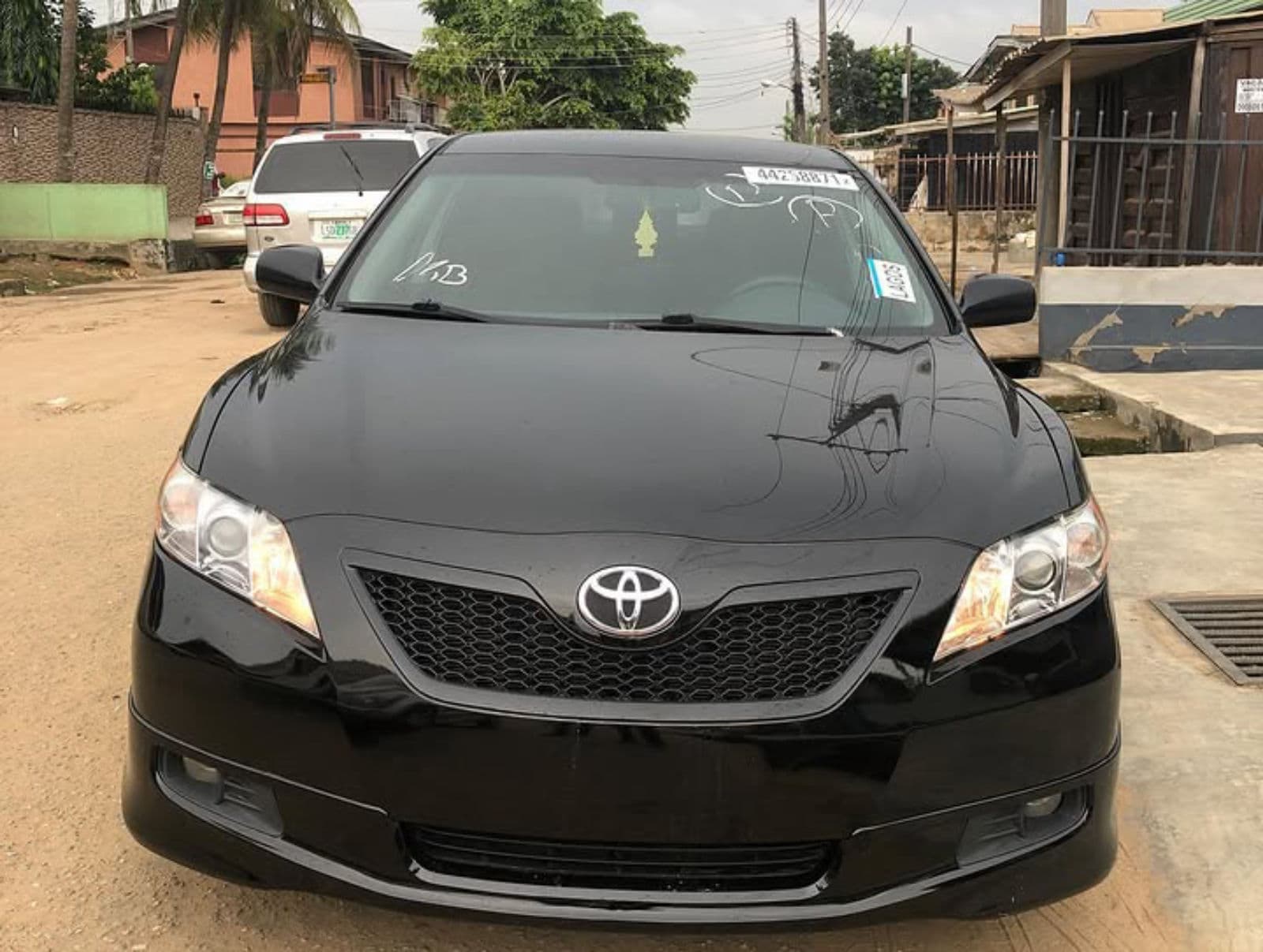 2009 Toyota Camry Sedan — photo 2 of 6