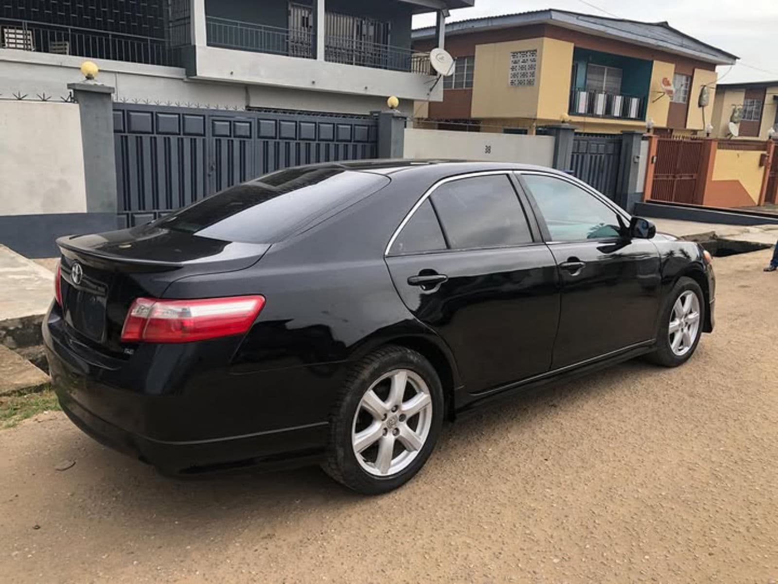 2009 Toyota Camry Sedan — photo 3 of 6