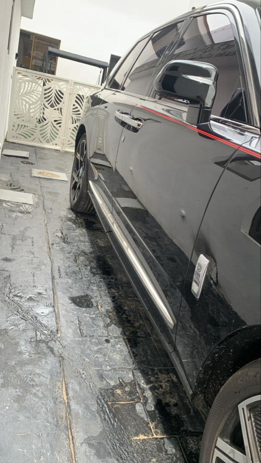 2024 Rolls-Royce Cullinan SUV — photo 2 of 6