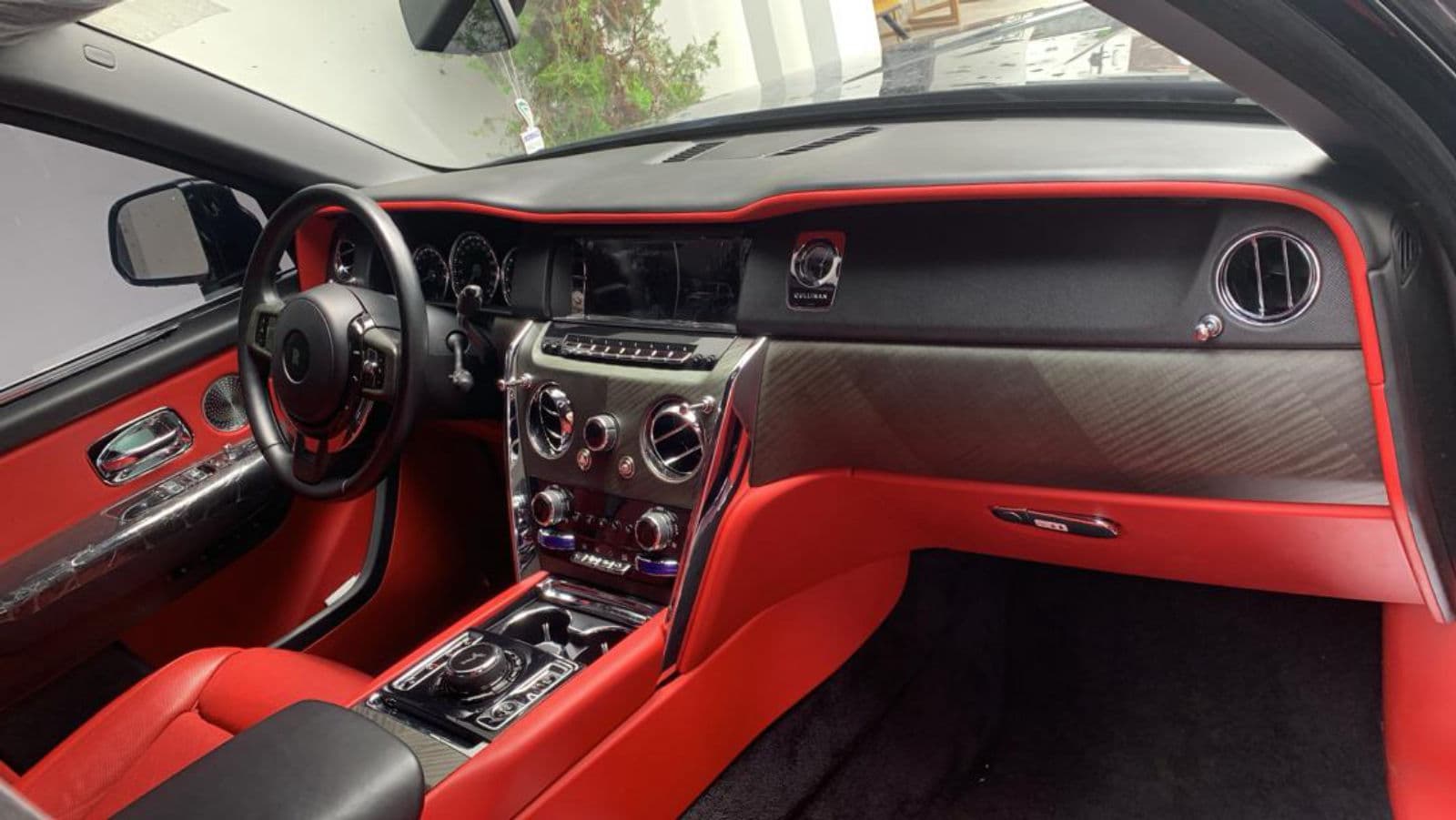 2024 Rolls-Royce Cullinan SUV — photo 5 of 6