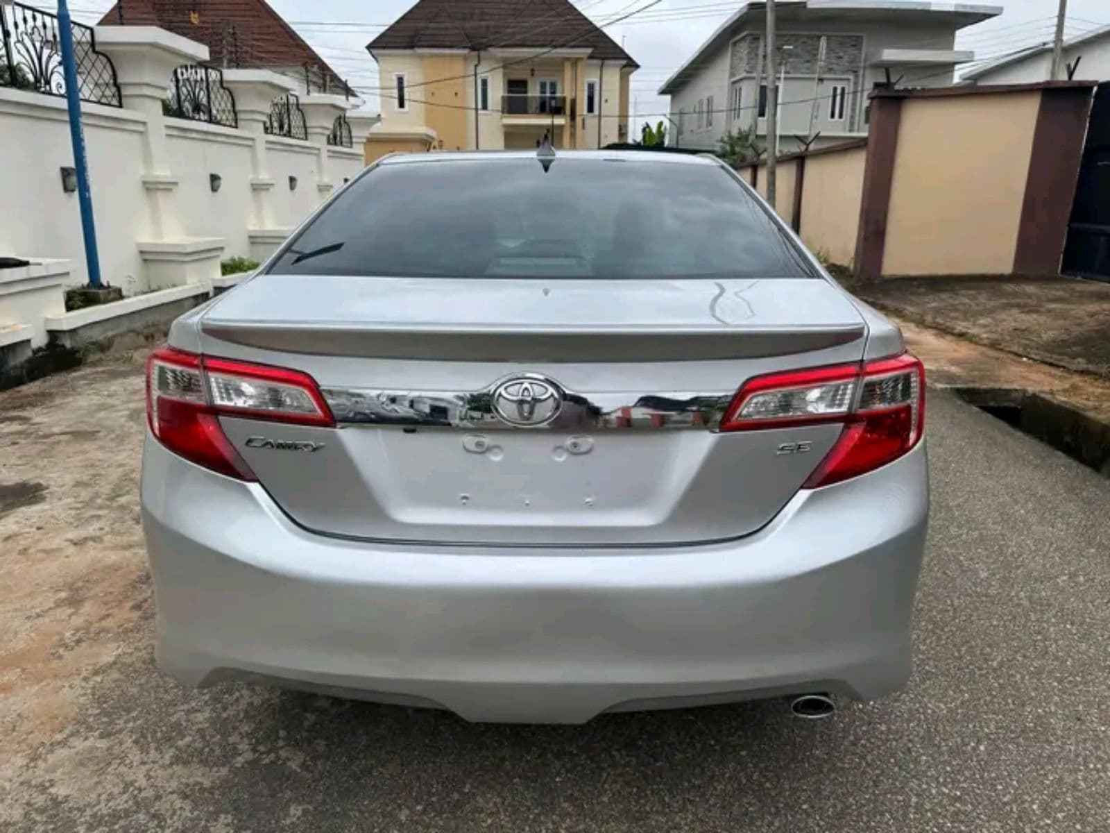 2011 Toyota Camry Sedan — photo 3 of 10