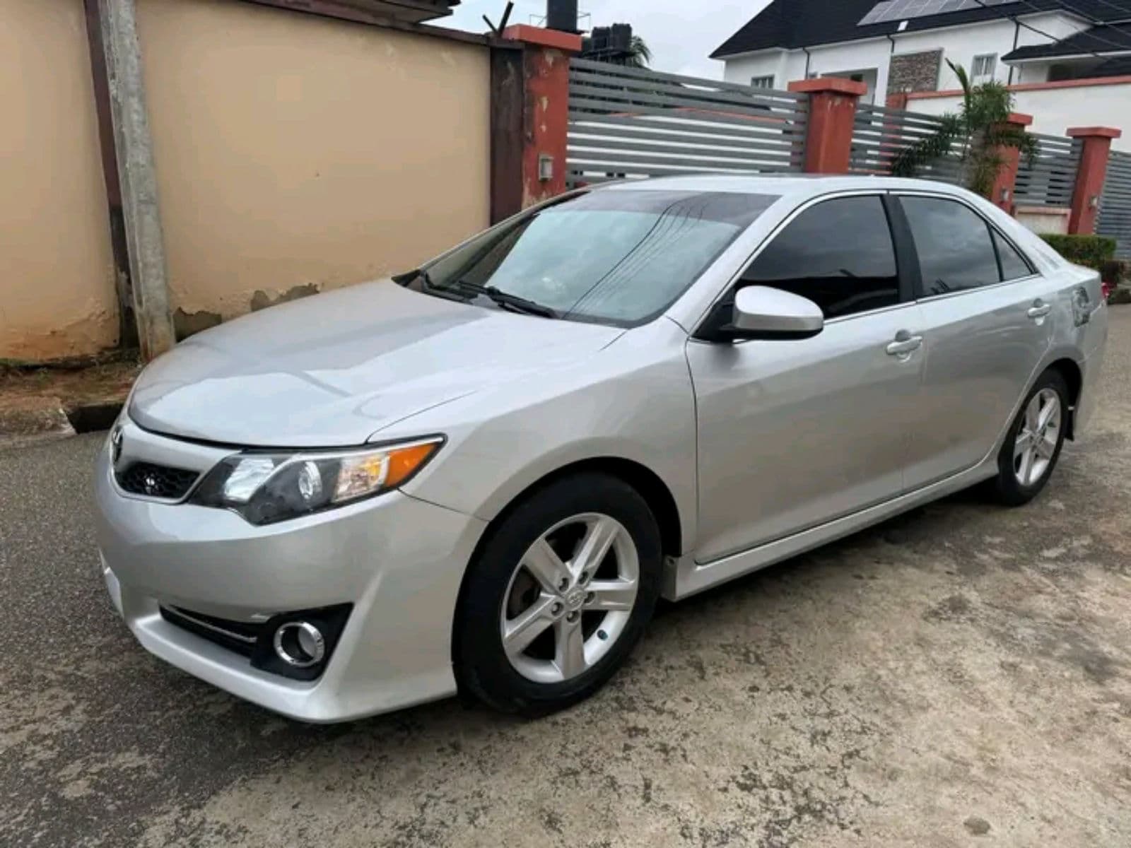 2011 Toyota Camry Sedan — photo 4 of 10