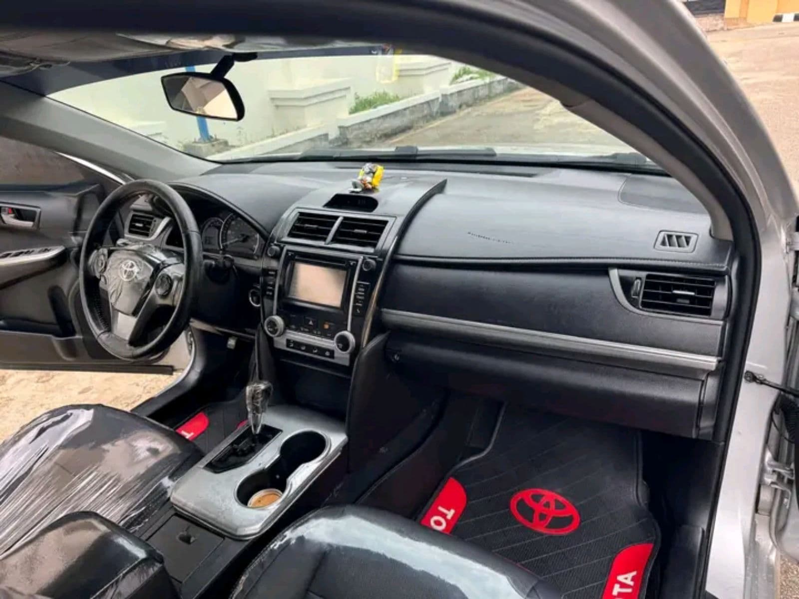 2011 Toyota Camry Sedan — photo 9 of 10