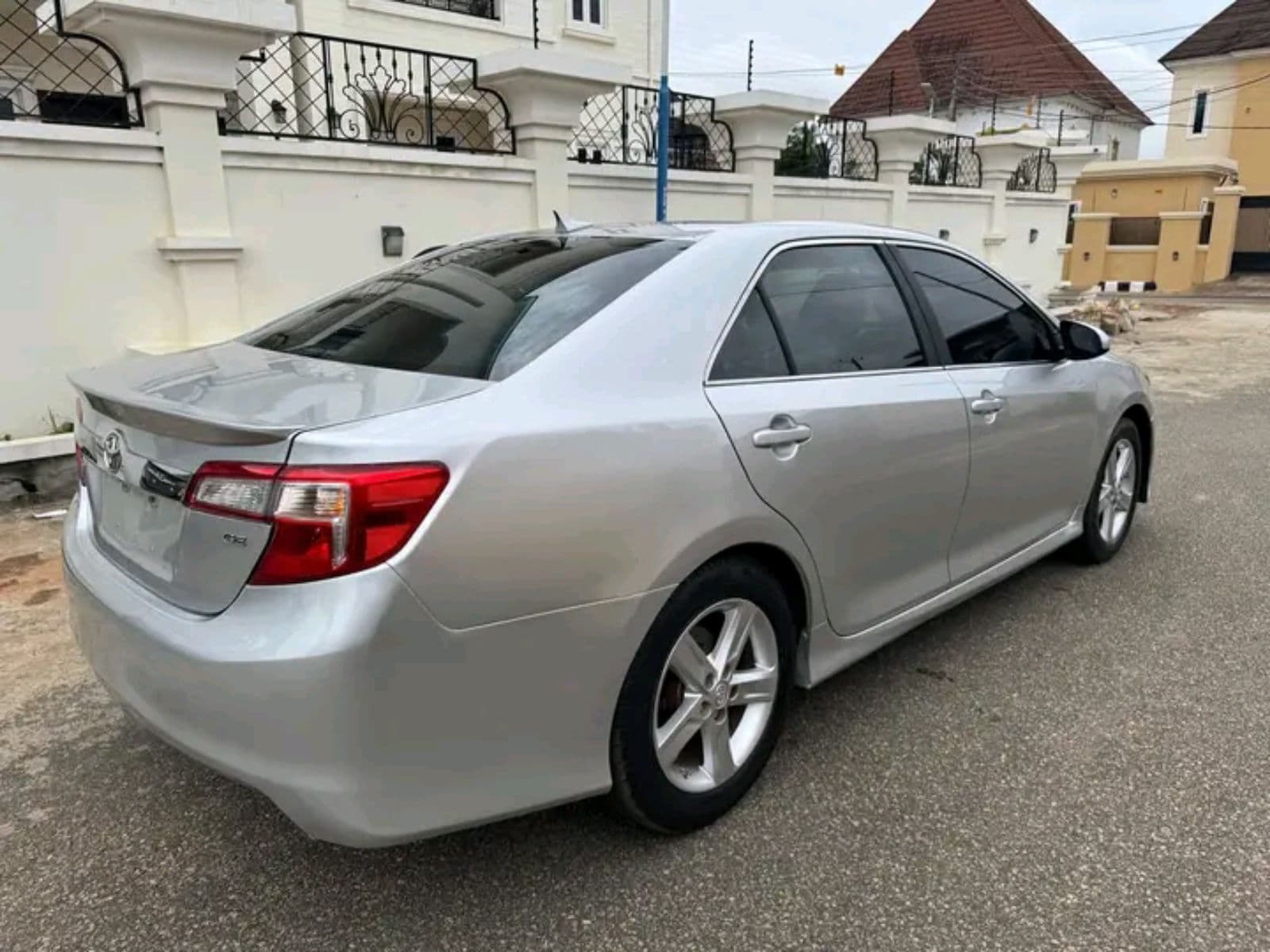 2011 Toyota Camry Sedan — photo 10 of 10