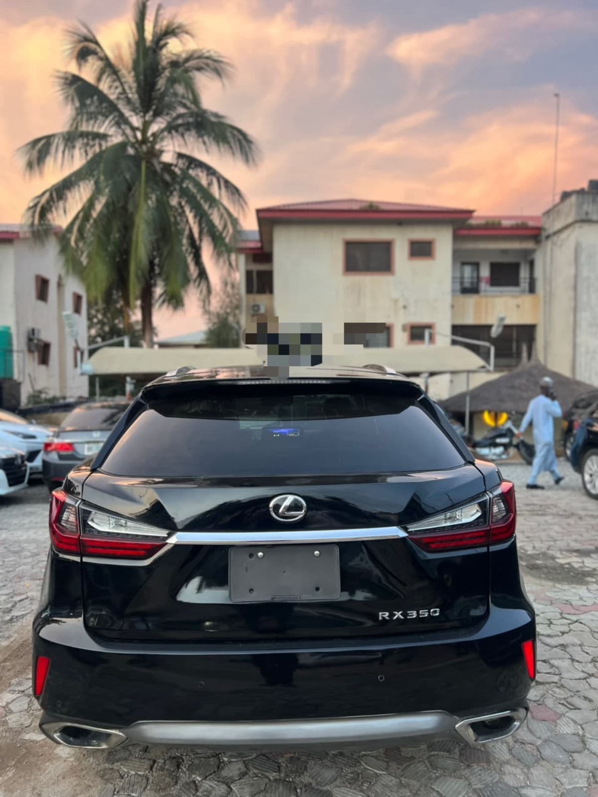 2017 Lexus RX SUV — photo 3 of 7