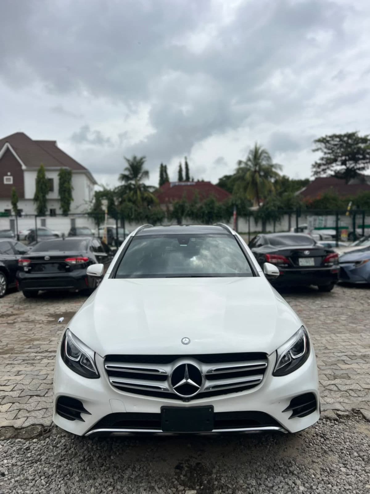 2018 Mercedes-Benz GLC SUV — photo 2 of 7