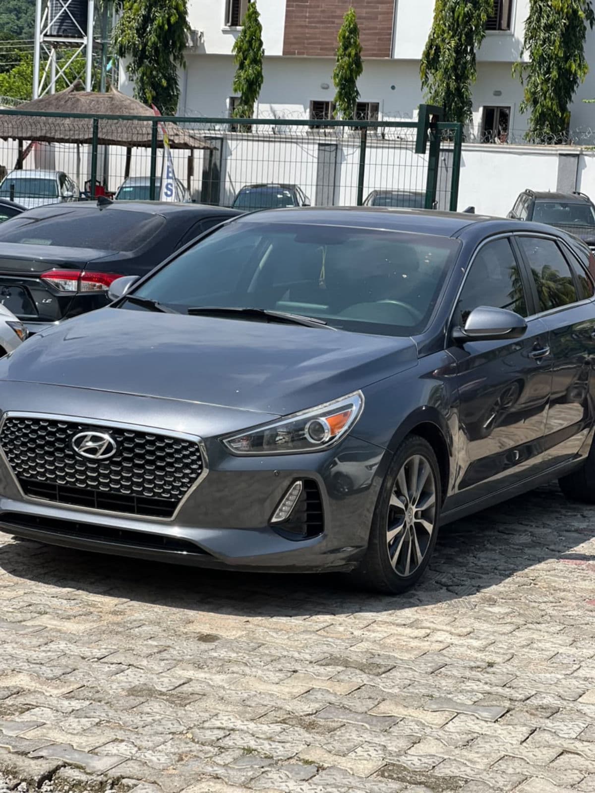 2017 Hyundai Elantra Sedan — photo 2 of 8