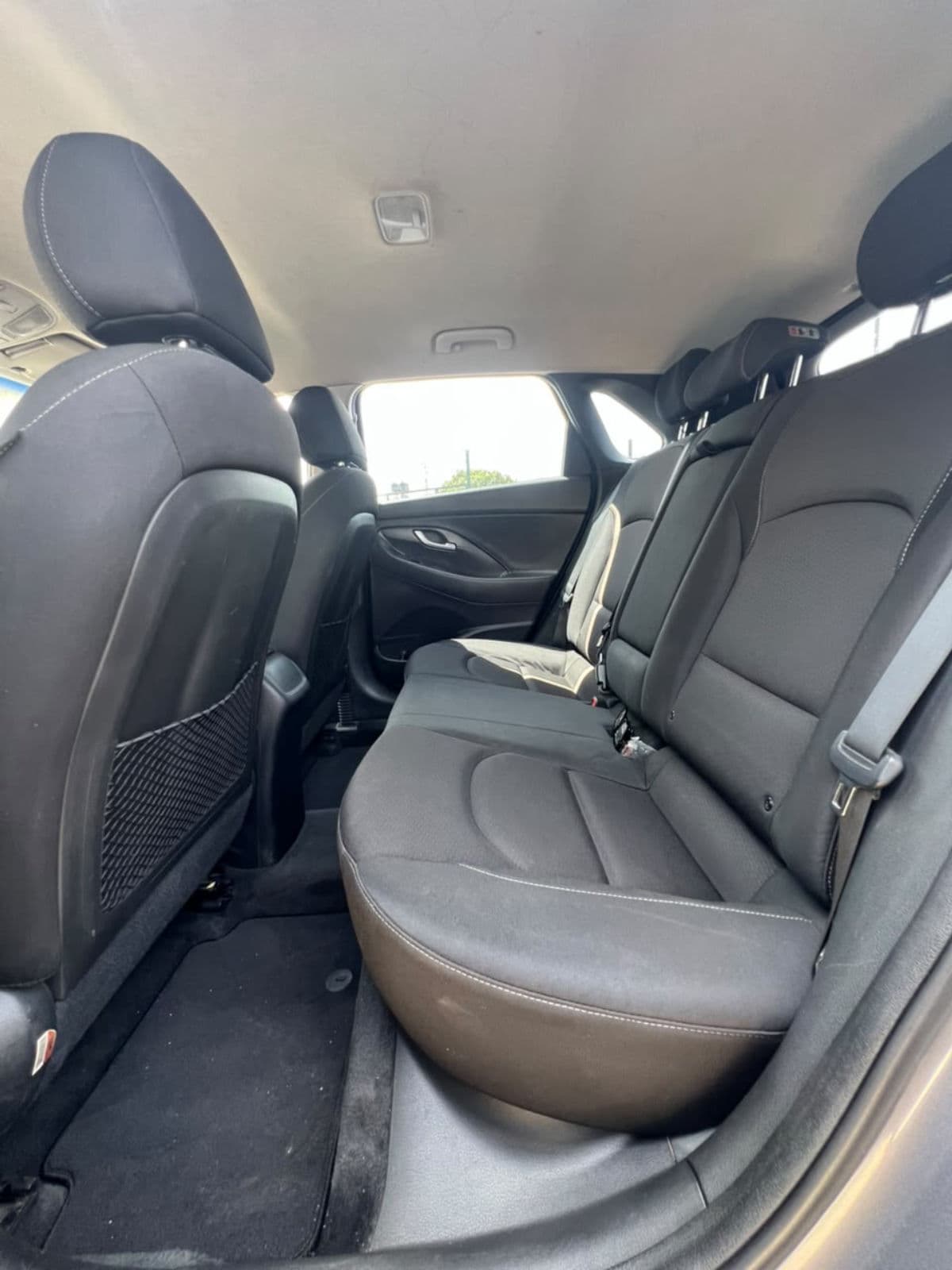 2017 Hyundai Elantra Sedan — photo 4 of 8