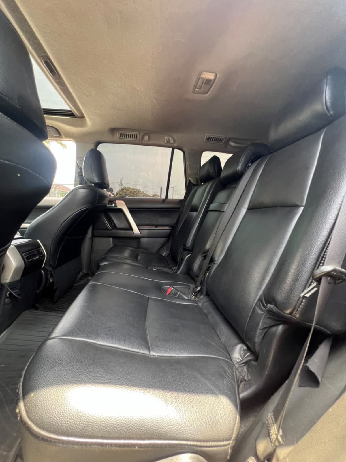 2016 Toyota Prado SUV — photo 6 of 7