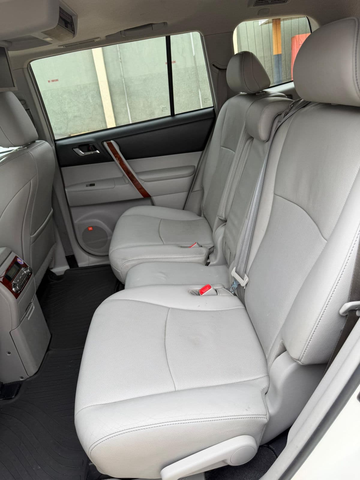 2013 Toyota Highlander SUV — photo 7 of 10