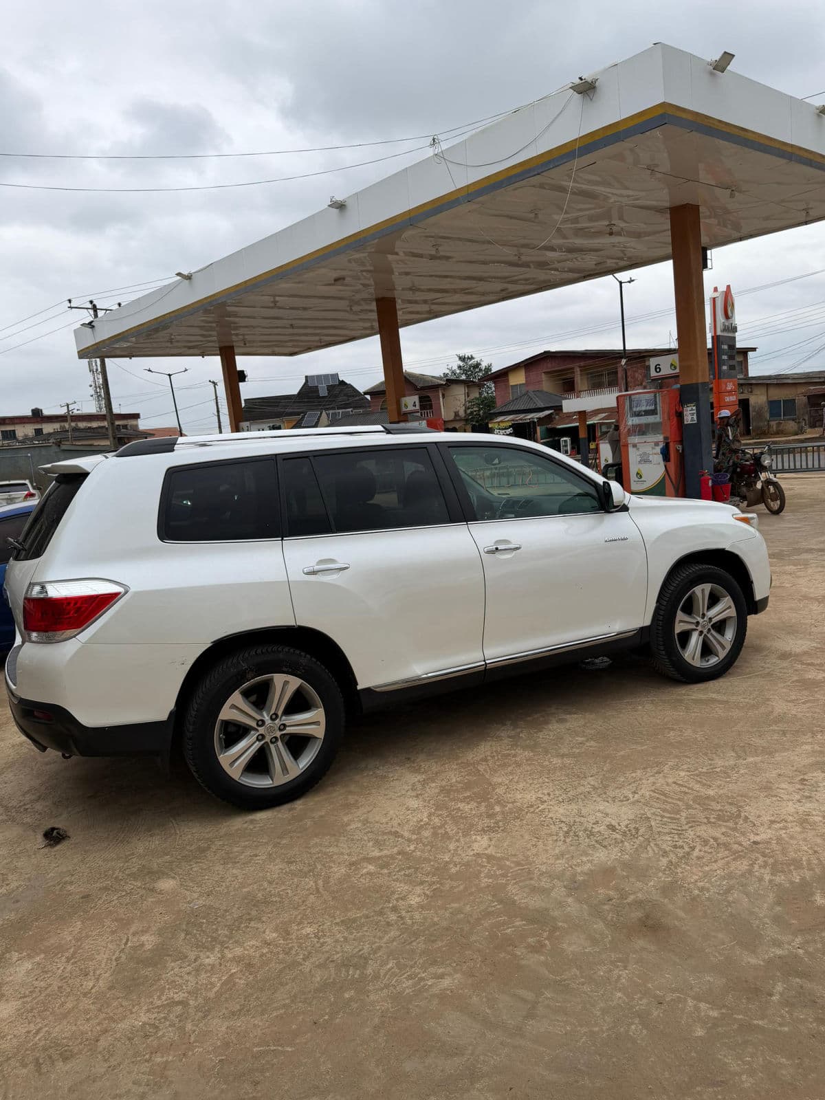 2013 Toyota Highlander SUV — photo 10 of 10