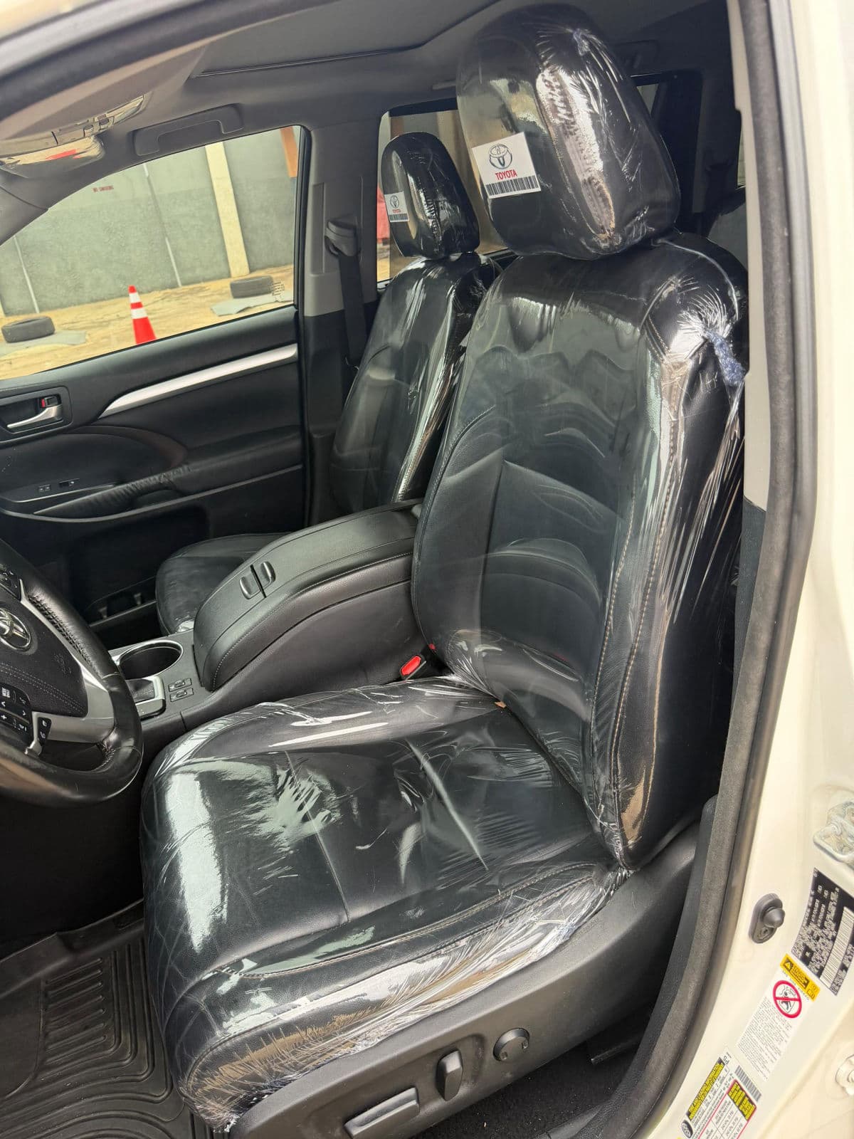 2015 Toyota Highlander SUV — photo 5 of 10