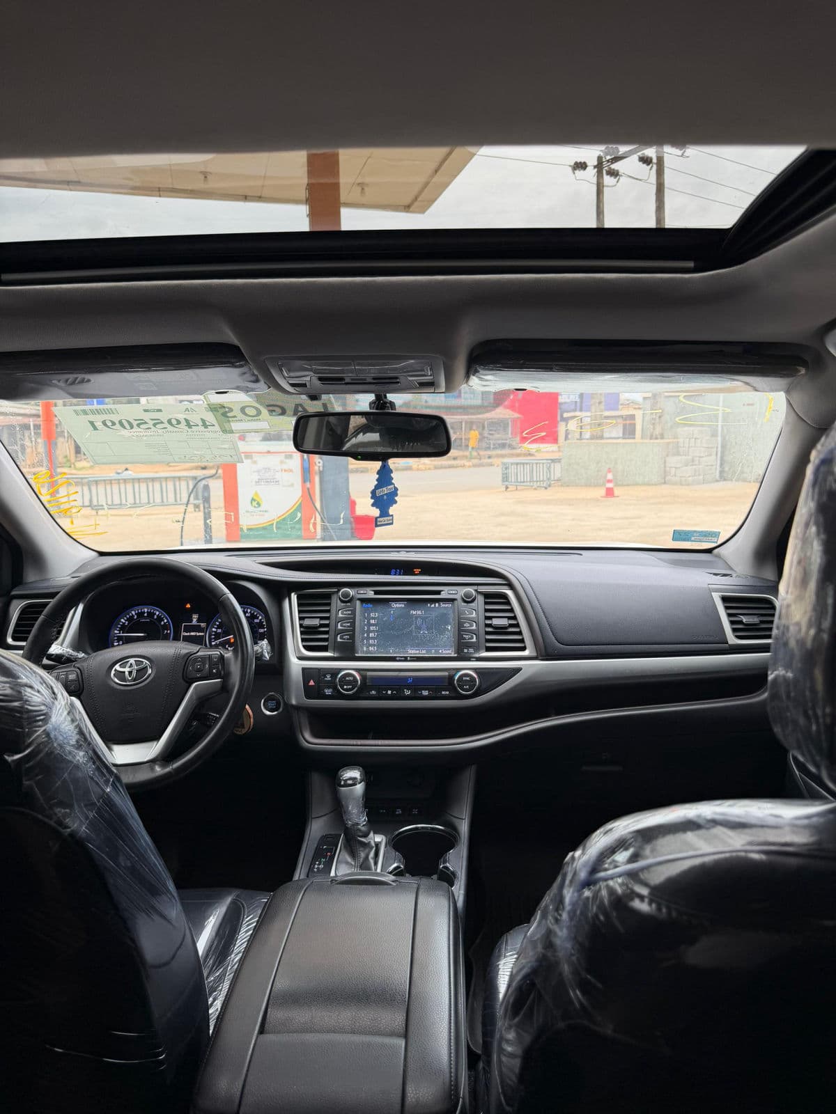 2015 Toyota Highlander SUV — photo 6 of 10